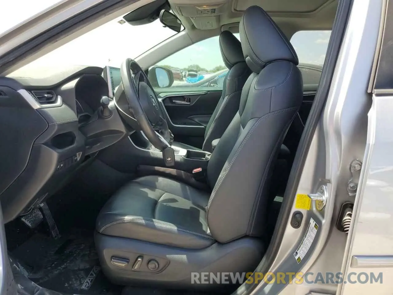 7 Фотография поврежденного автомобиля 2T3C1RFV4LC065341 TOYOTA RAV4 2020
