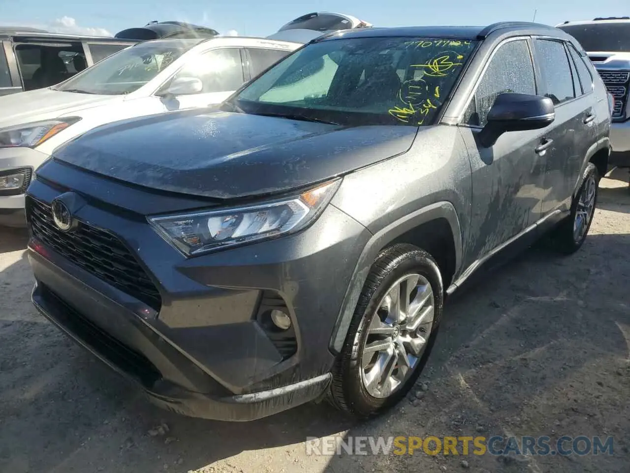 1 Photograph of a damaged car 2T3C1RFV4LC082379 TOYOTA RAV4 2020
