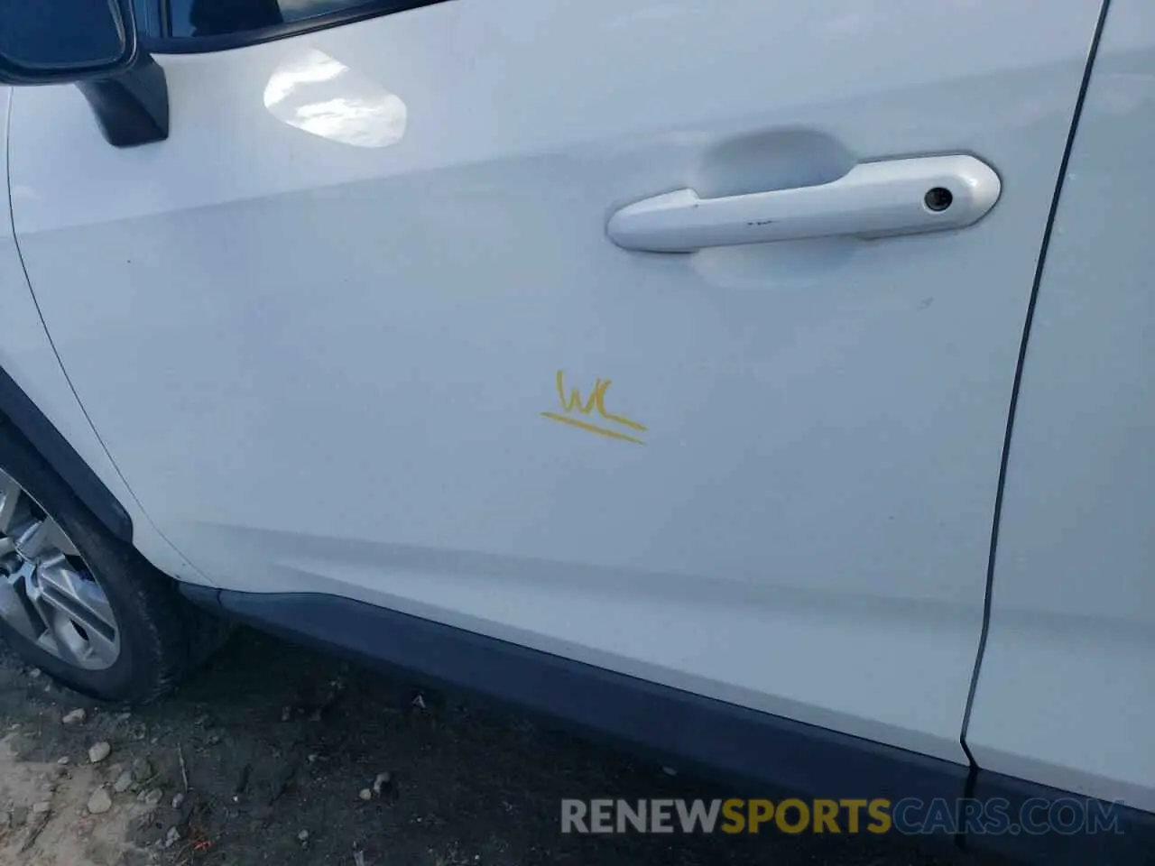 13 Photograph of a damaged car 2T3C1RFV4LW068464 TOYOTA RAV4 2020