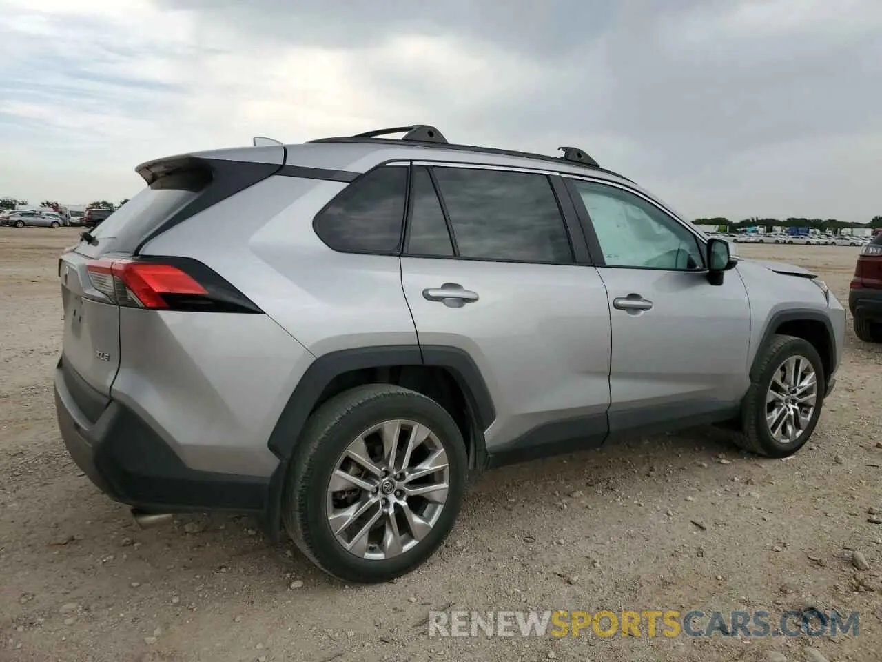 3 Фотография поврежденного автомобиля 2T3C1RFV4LW095471 TOYOTA RAV4 2020