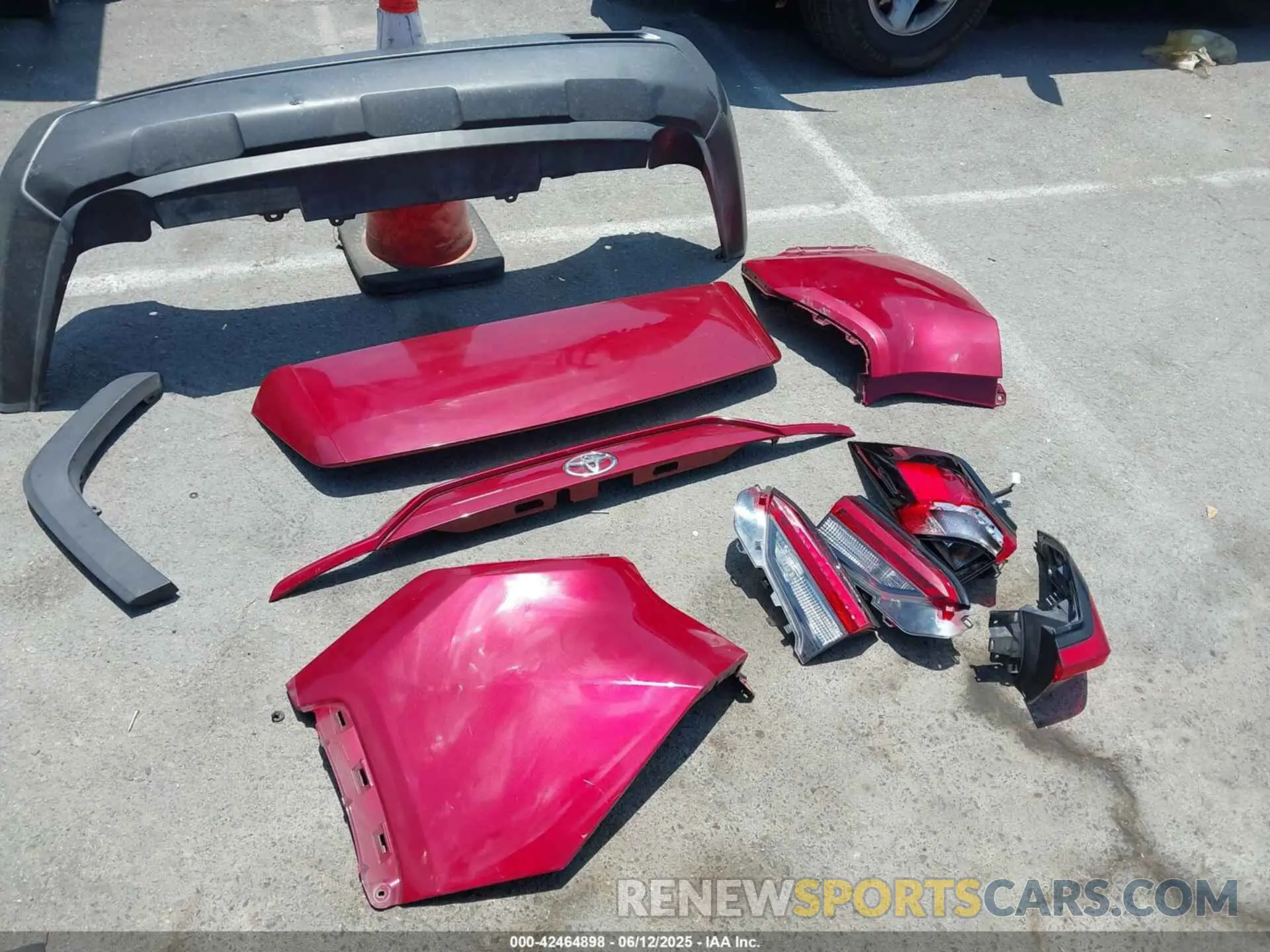 12 Photograph of a damaged car 2T3C1RFV5LW088979 TOYOTA RAV4 2020