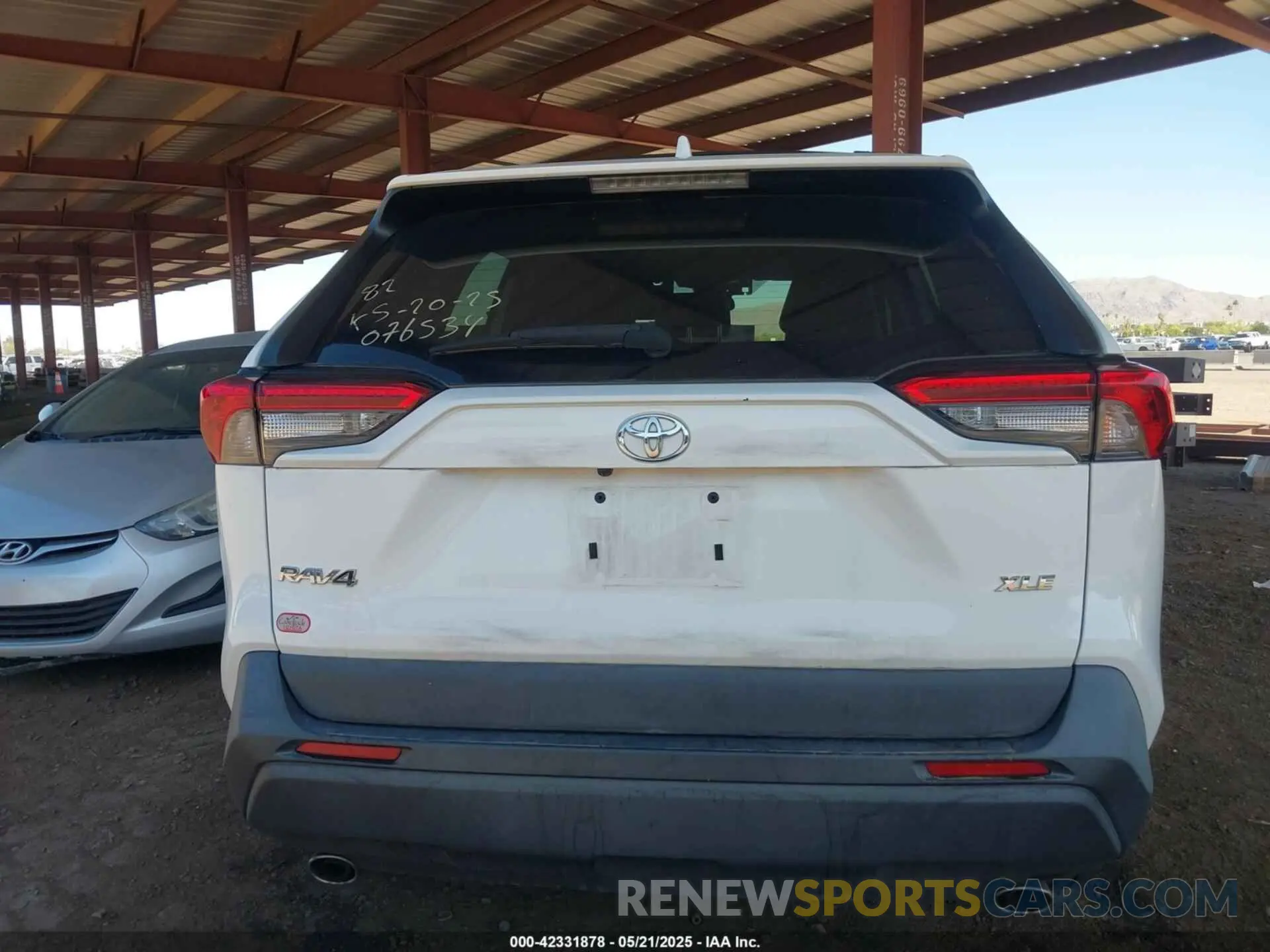 15 Photograph of a damaged car 2T3C1RFV6LW076534 TOYOTA RAV4 2020