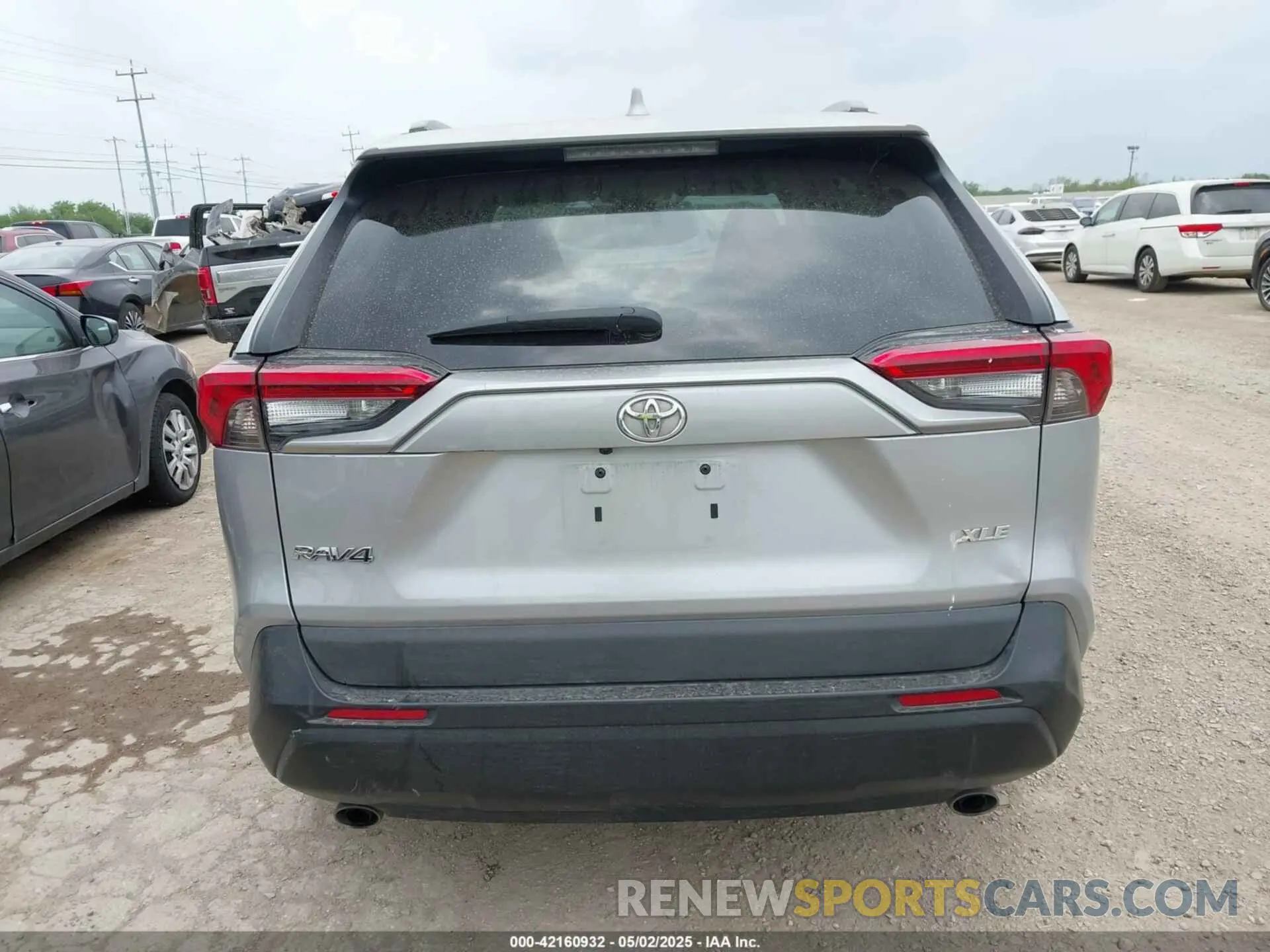 16 Photograph of a damaged car 2T3C1RFV7LW090037 TOYOTA RAV4 2020