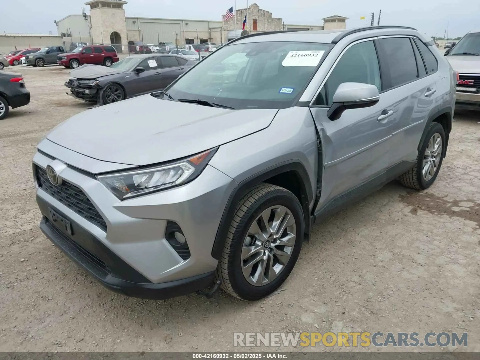 2 Photograph of a damaged car 2T3C1RFV7LW090037 TOYOTA RAV4 2020