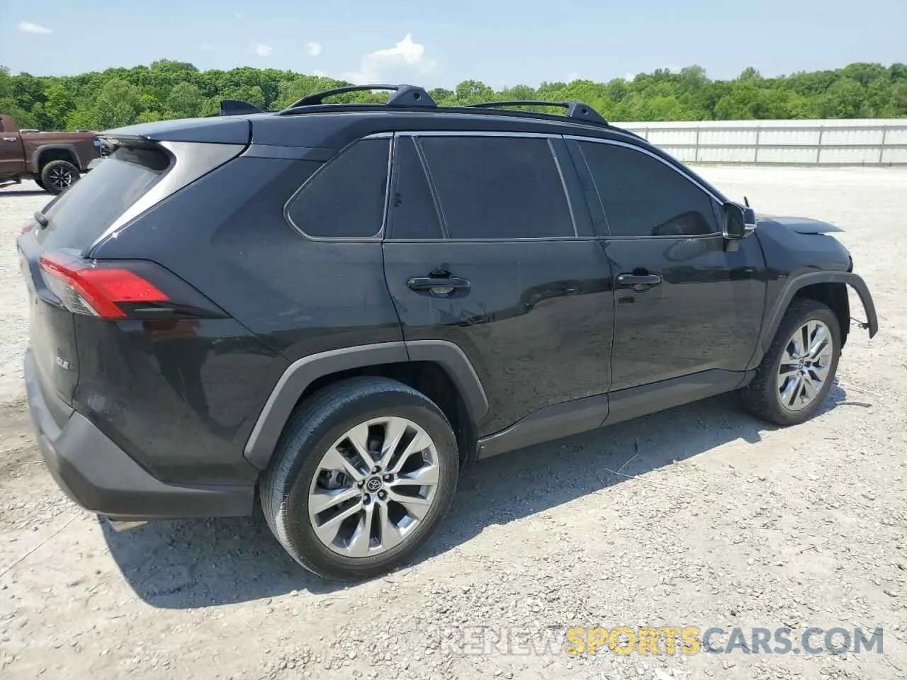 3 Photograph of a damaged car 2T3C1RFV8LC065620 TOYOTA RAV4 2020