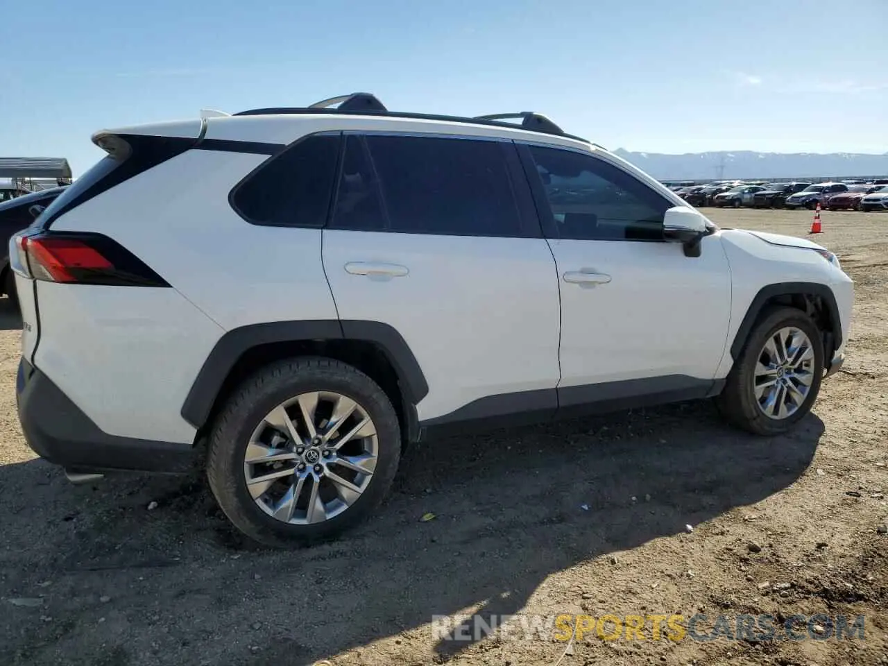 3 Фотография поврежденного автомобиля 2T3C1RFV8LW076549 TOYOTA RAV4 2020