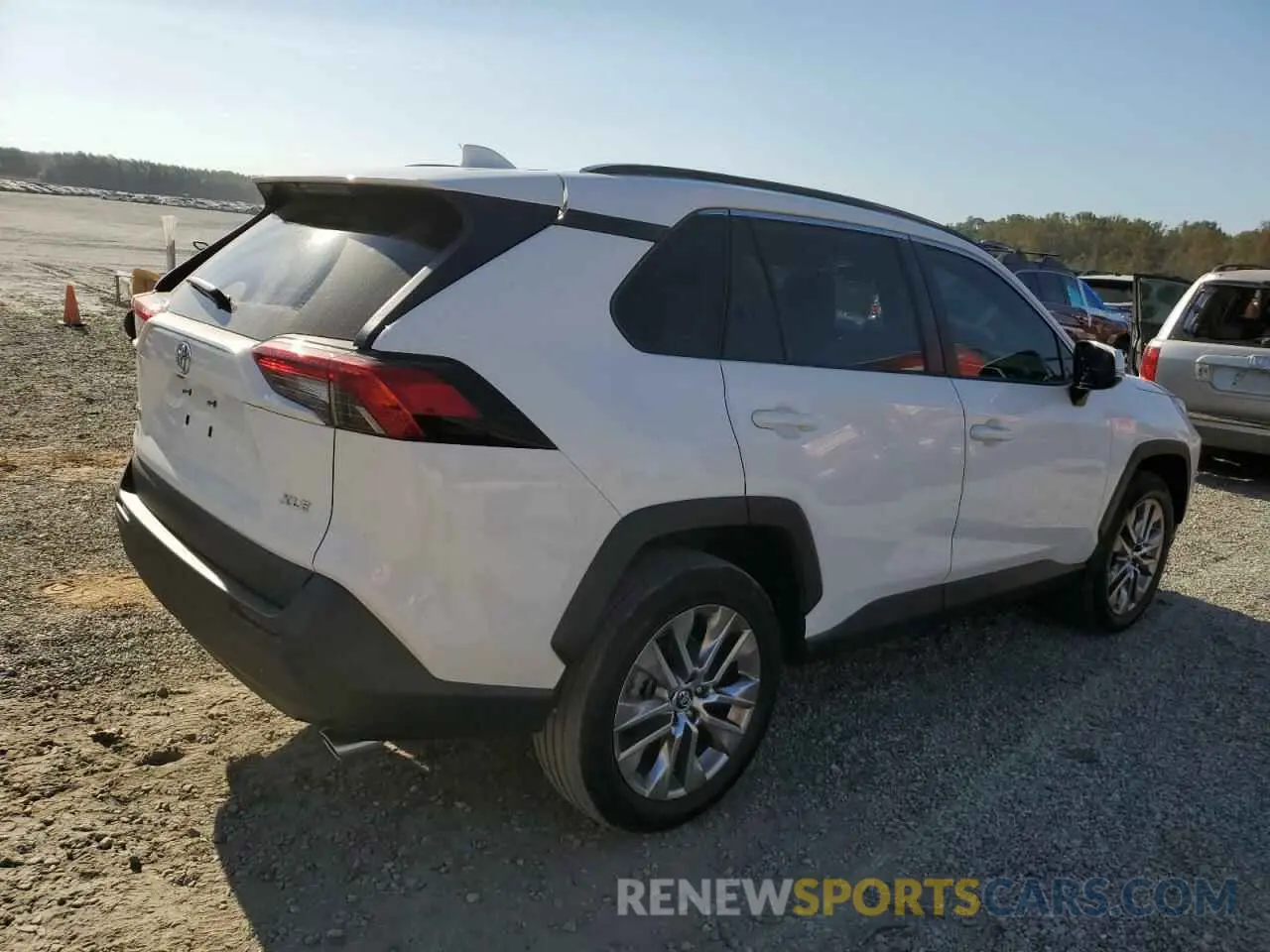 3 Photograph of a damaged car 2T3C1RFV9LC081468 TOYOTA RAV4 2020