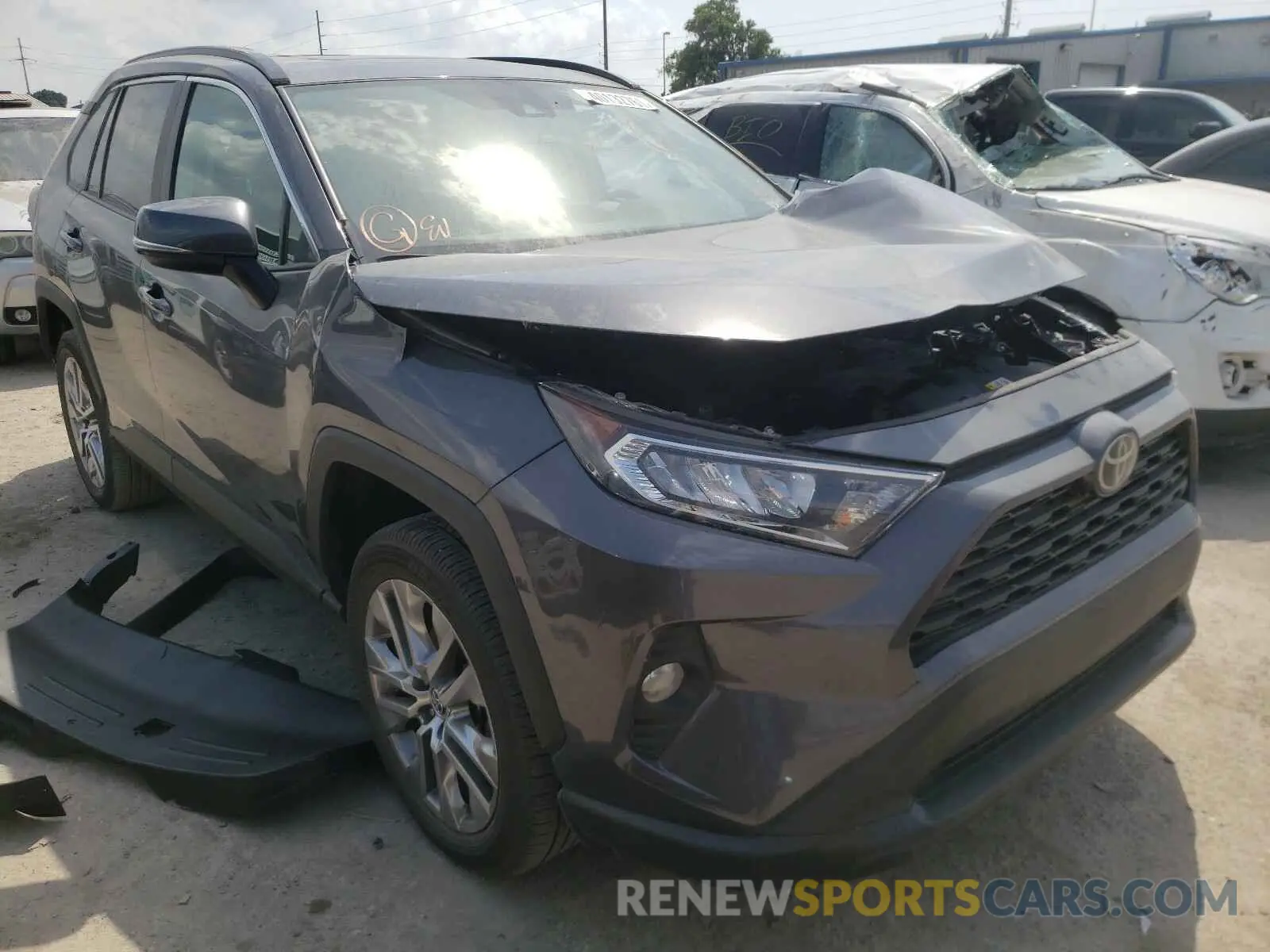1 Photograph of a damaged car 2T3C1RFV9LW095563 TOYOTA RAV4 2020