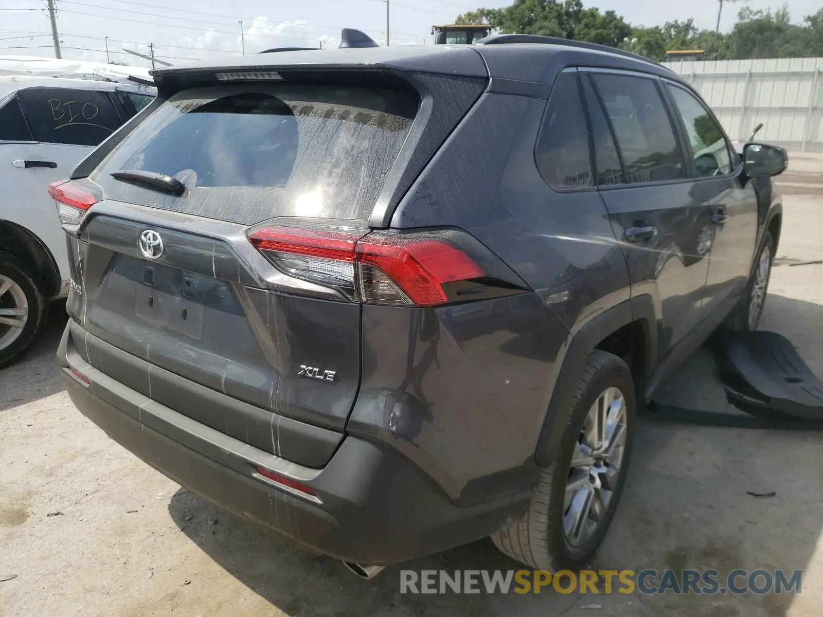 4 Photograph of a damaged car 2T3C1RFV9LW095563 TOYOTA RAV4 2020