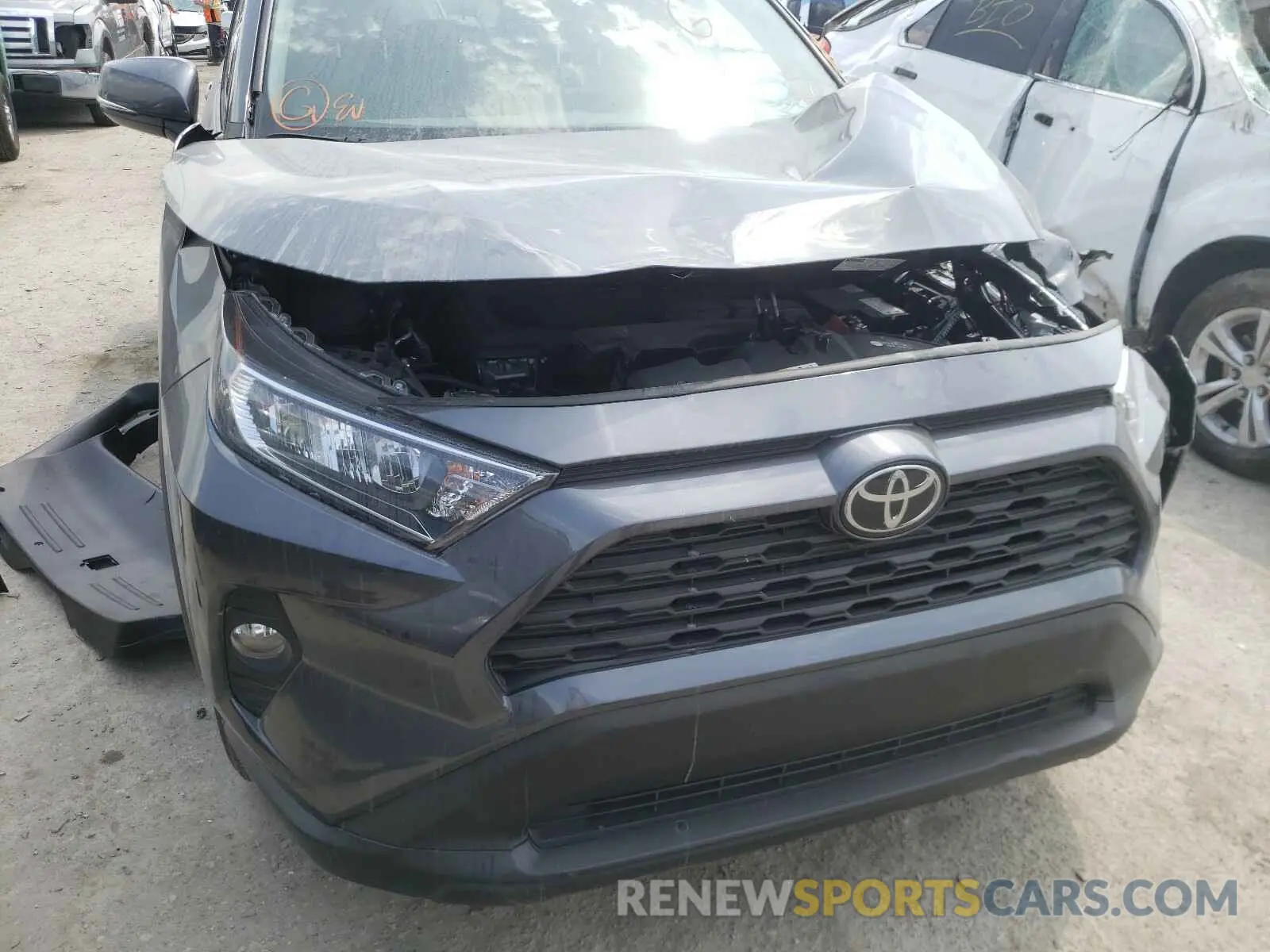 9 Photograph of a damaged car 2T3C1RFV9LW095563 TOYOTA RAV4 2020