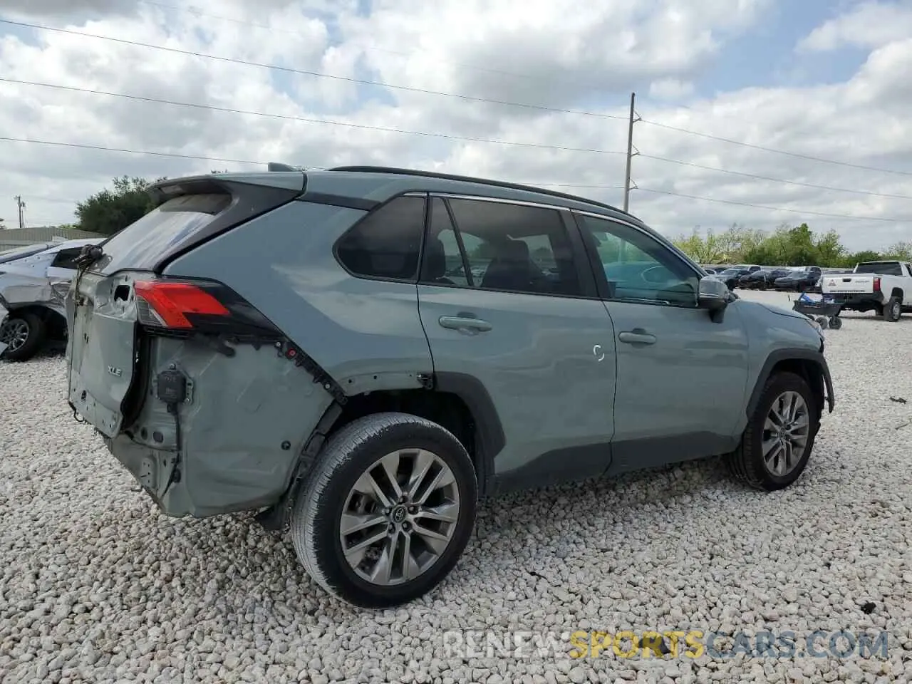 3 Photograph of a damaged car 2T3C1RFVXLW071062 TOYOTA RAV4 2020