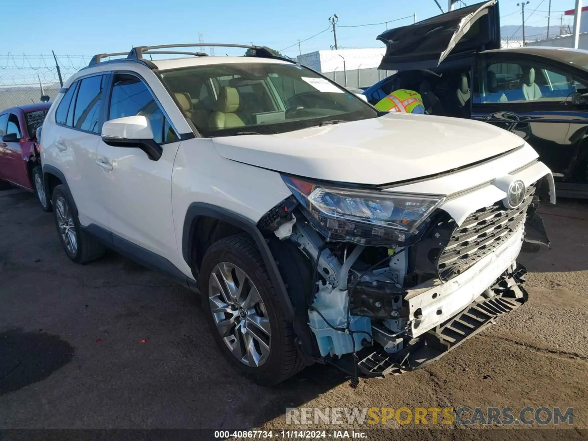 1 Photograph of a damaged car 2T3C1RFVXLW076102 TOYOTA RAV4 2020