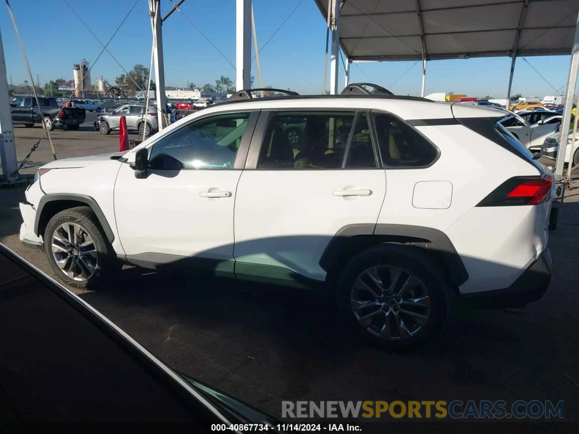 14 Photograph of a damaged car 2T3C1RFVXLW076102 TOYOTA RAV4 2020
