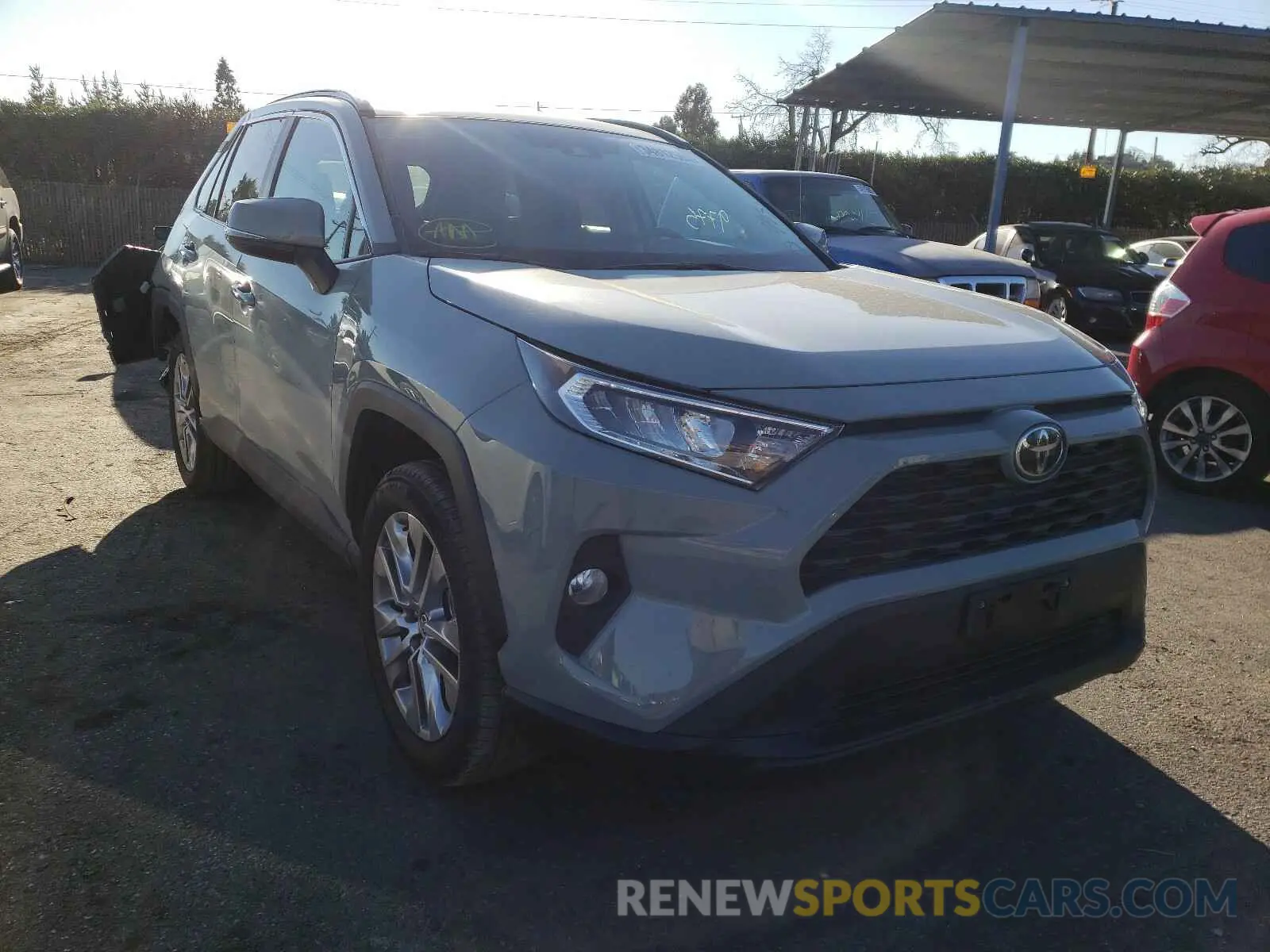 1 Photograph of a damaged car 2T3C1RFVXLW076228 TOYOTA RAV4 2020