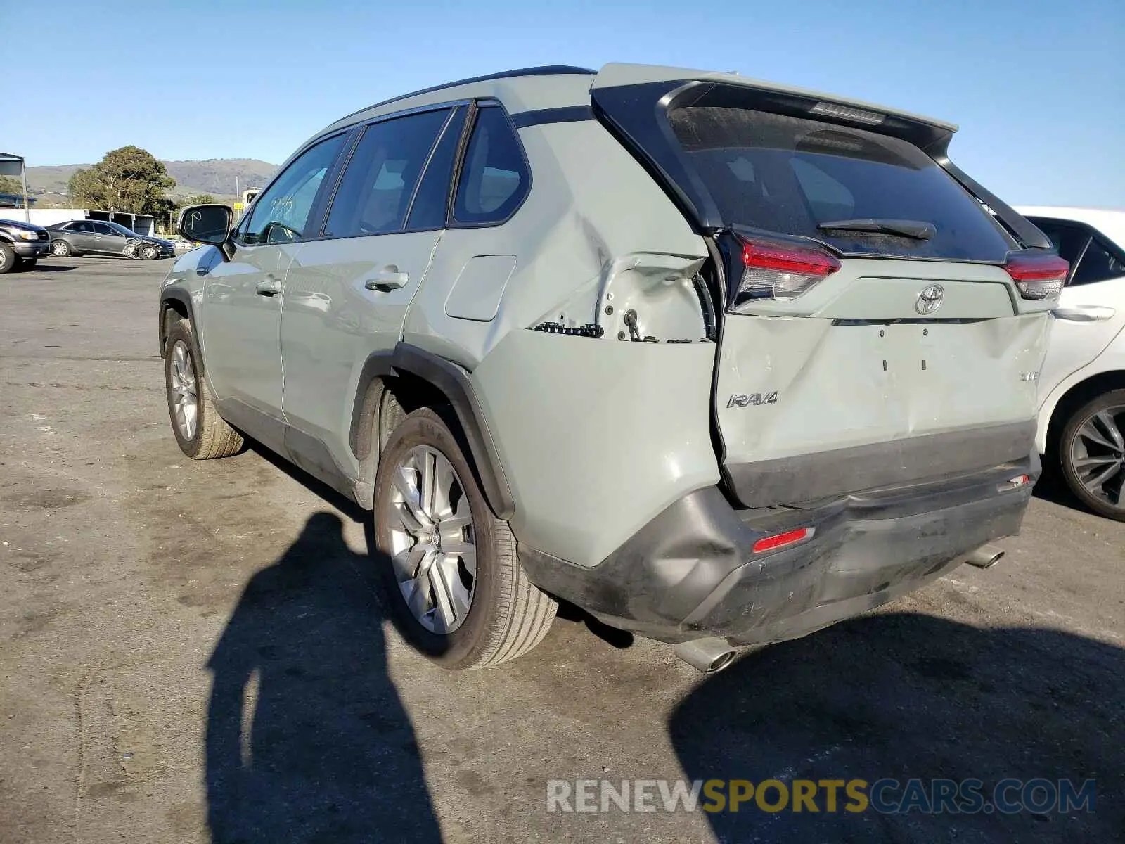 3 Photograph of a damaged car 2T3C1RFVXLW076228 TOYOTA RAV4 2020