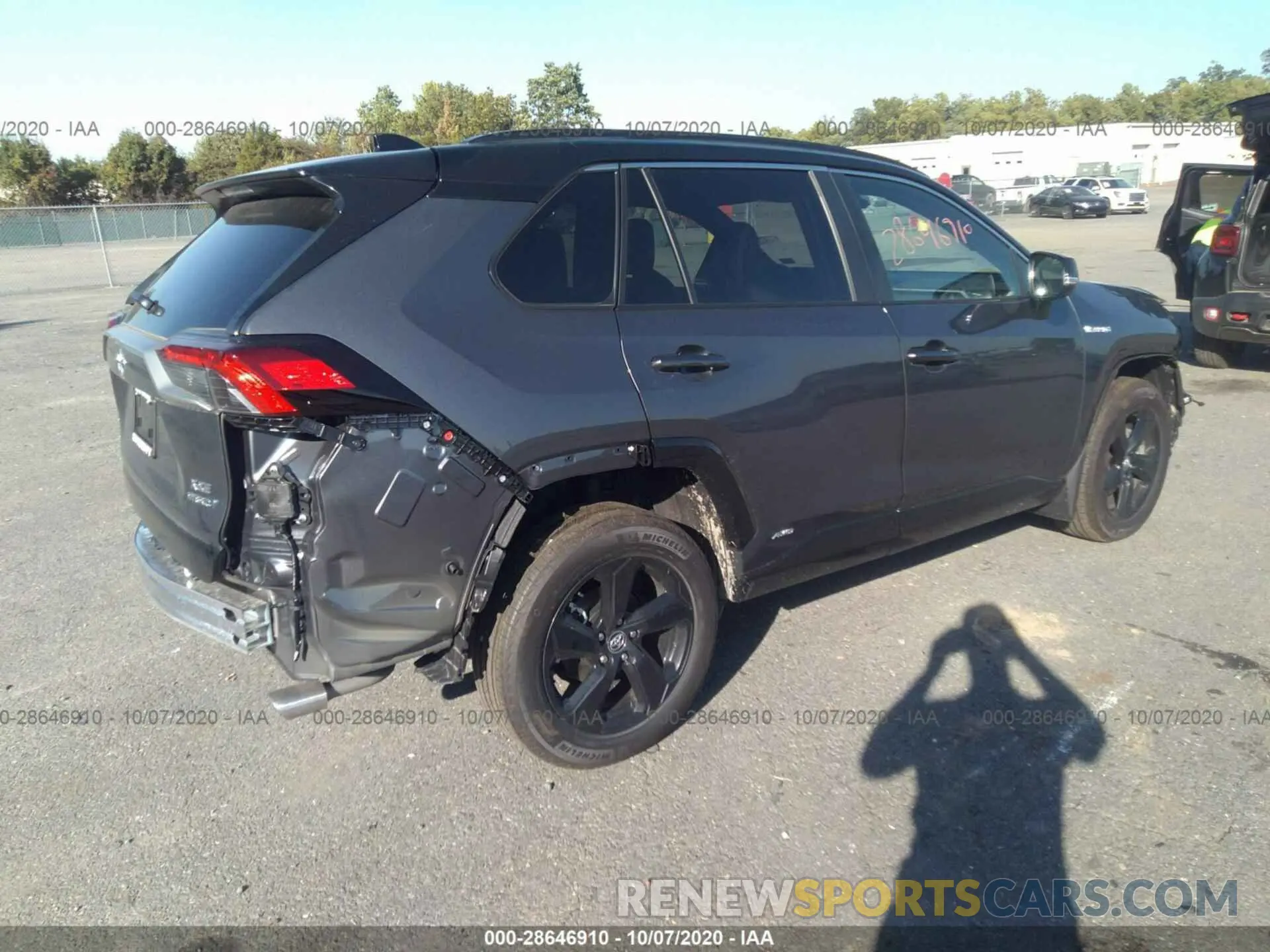 4 Photograph of a damaged car 2T3E6RFV3LW001283 TOYOTA RAV4 2020
