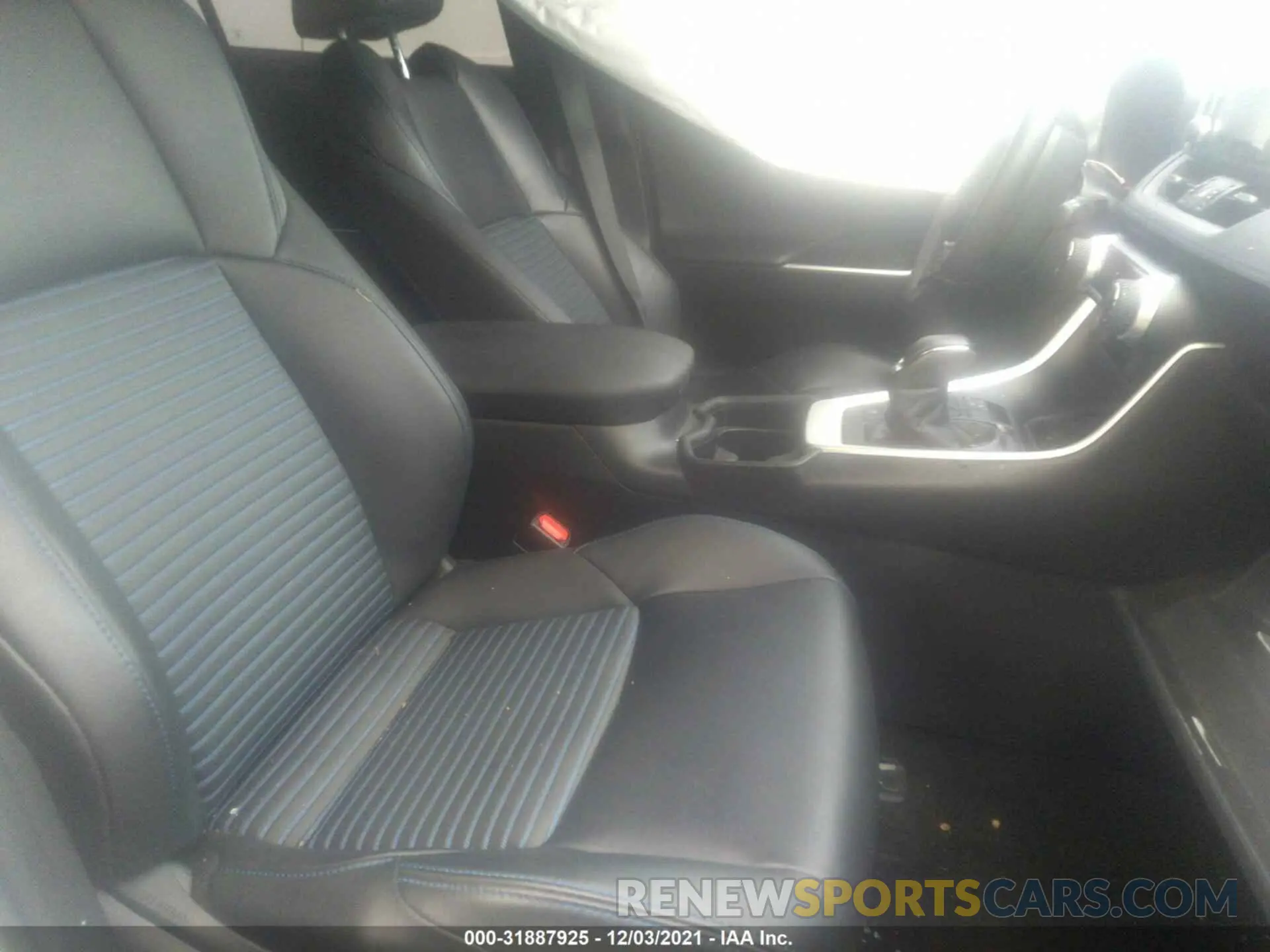 5 Photograph of a damaged car 2T3EWRFV1LW064642 TOYOTA RAV4 2020