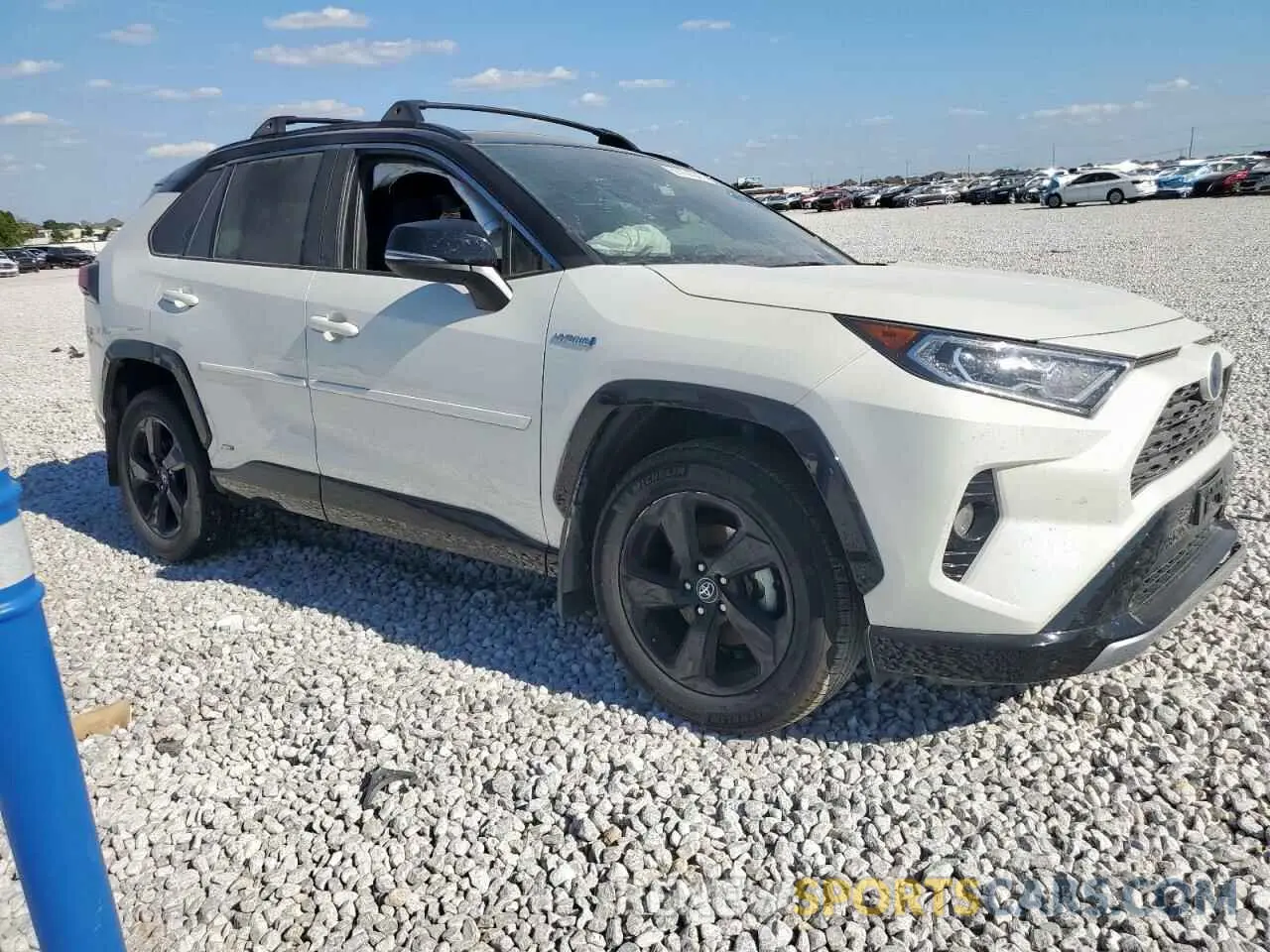 4 Photograph of a damaged car 2T3EWRFV2LW069977 TOYOTA RAV4 2020