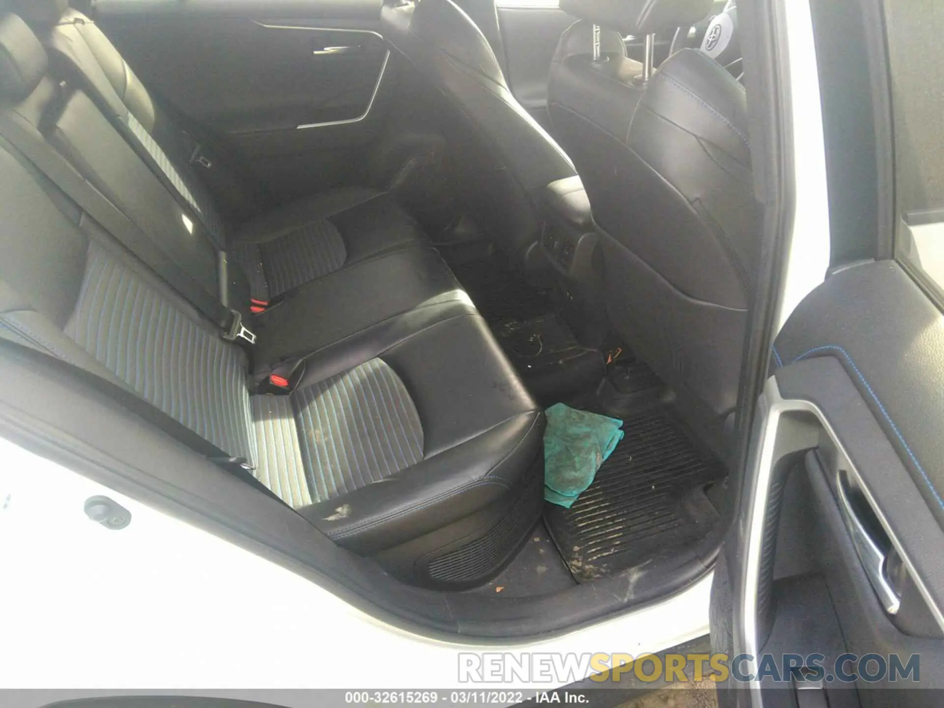 8 Photograph of a damaged car 2T3EWRFV5LW048041 TOYOTA RAV4 2020