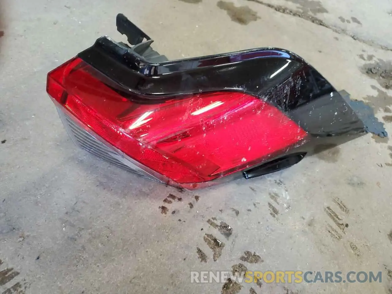 13 Photograph of a damaged car 2T3EWRFV5LW072551 TOYOTA RAV4 2020