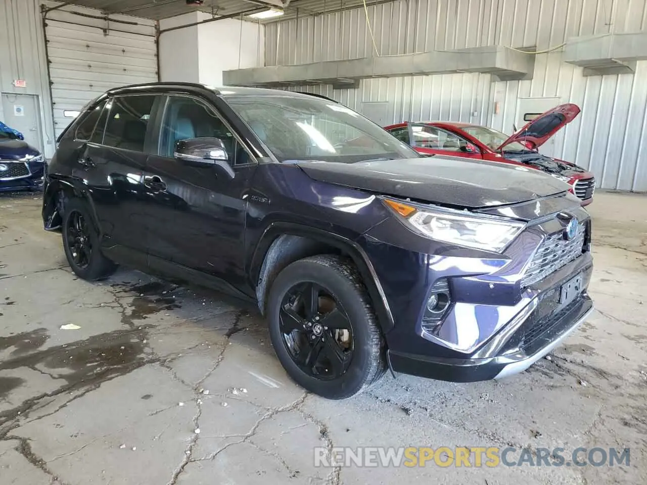 4 Photograph of a damaged car 2T3EWRFV5LW072551 TOYOTA RAV4 2020