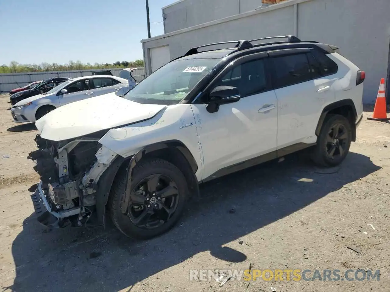 1 Photograph of a damaged car 2T3EWRFV8LW080059 TOYOTA RAV4 2020