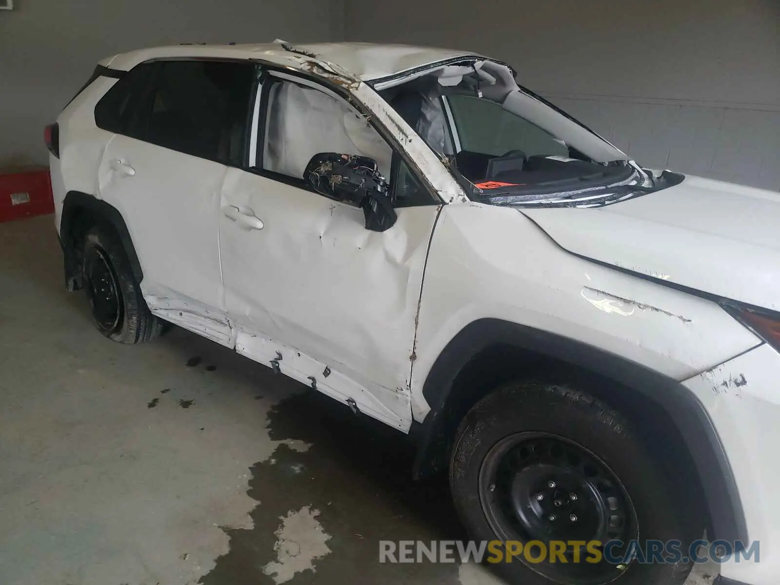 9 Photograph of a damaged car 2T3F1RFV0LC111440 TOYOTA RAV4 2020