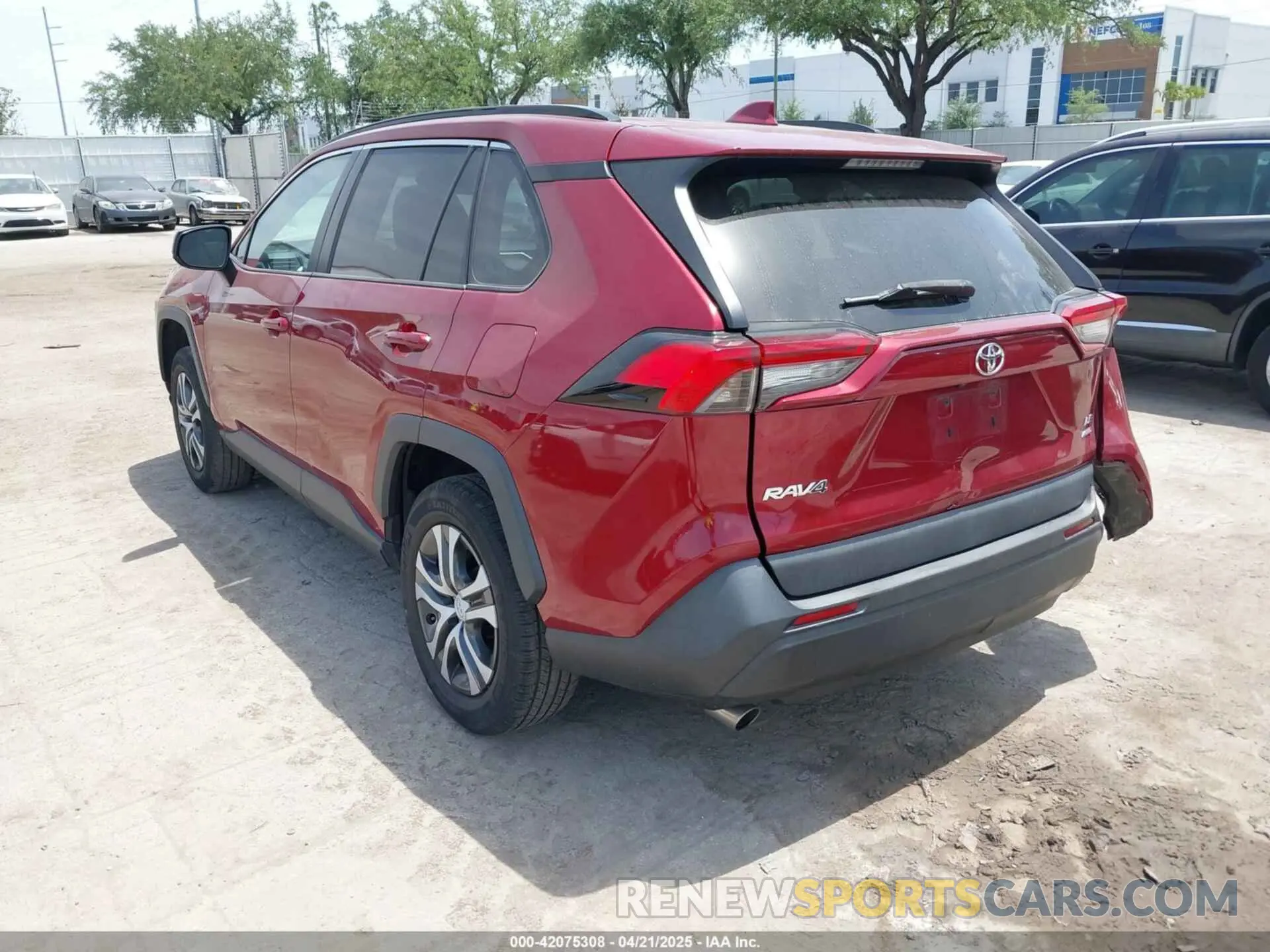 3 Фотография поврежденного автомобиля 2T3F1RFV3LC096884 TOYOTA RAV4 2020