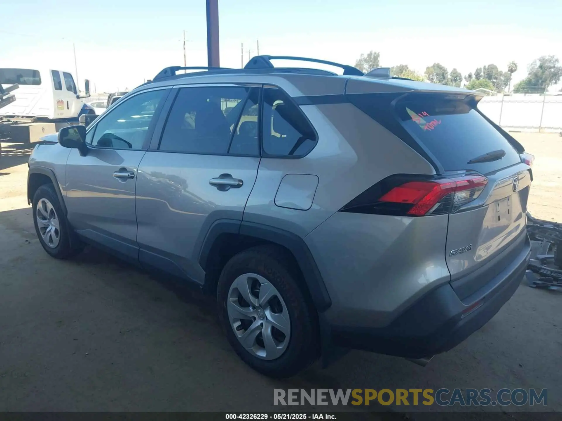 3 Фотография поврежденного автомобиля 2T3F1RFV3LC101758 TOYOTA RAV4 2020