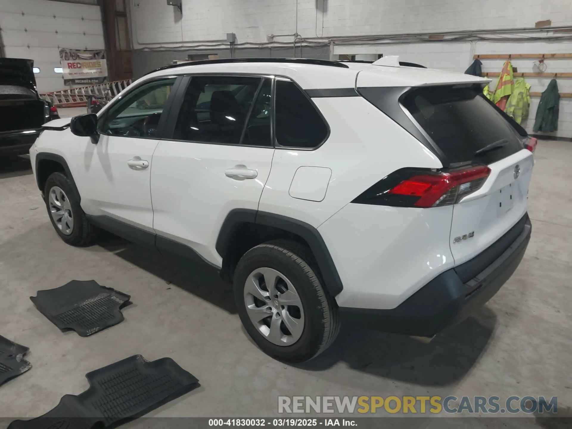 3 Фотография поврежденного автомобиля 2T3F1RFV6LW109724 TOYOTA RAV4 2020