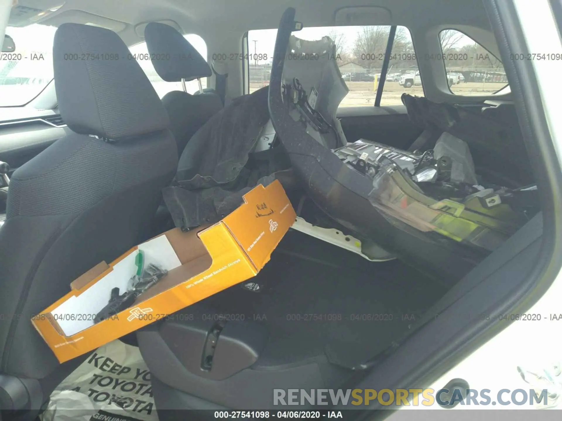 8 Photograph of a damaged car 2T3F1RFVXLC065552 TOYOTA RAV4 2020