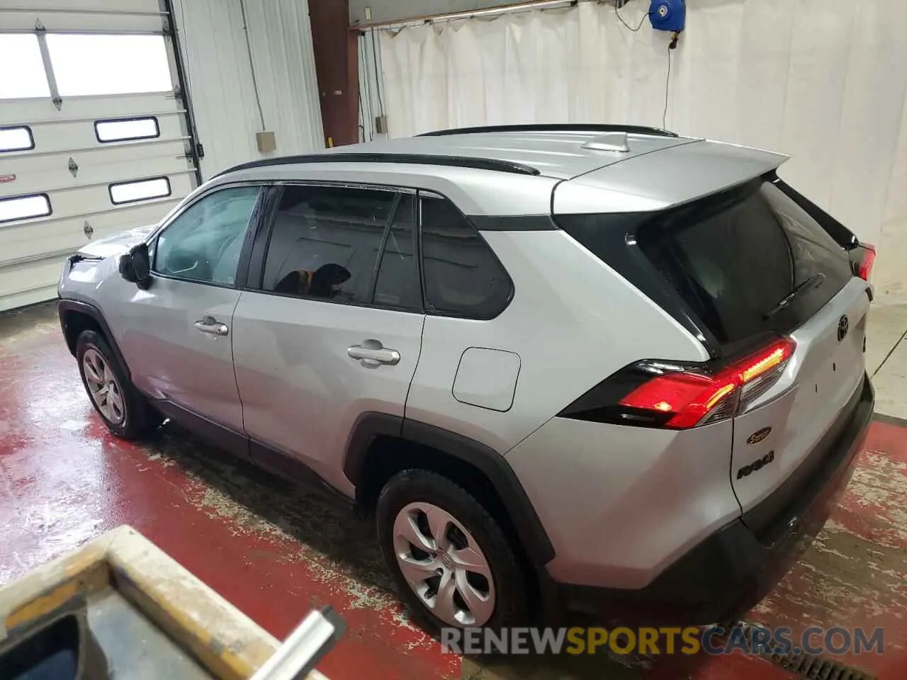 2 Фотография поврежденного автомобиля 2T3F1RFVXLW099764 TOYOTA RAV4 2020