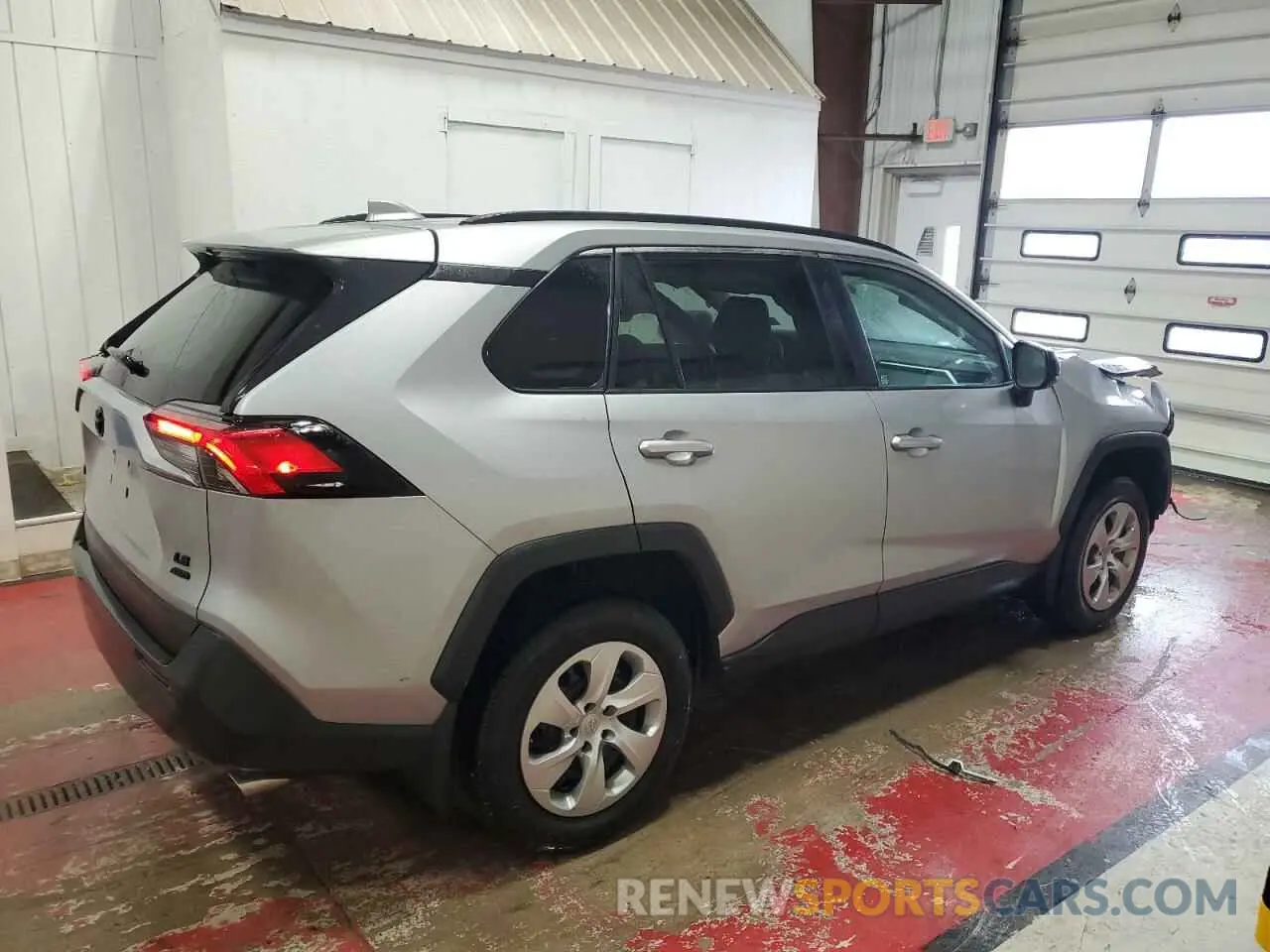 3 Фотография поврежденного автомобиля 2T3F1RFVXLW099764 TOYOTA RAV4 2020