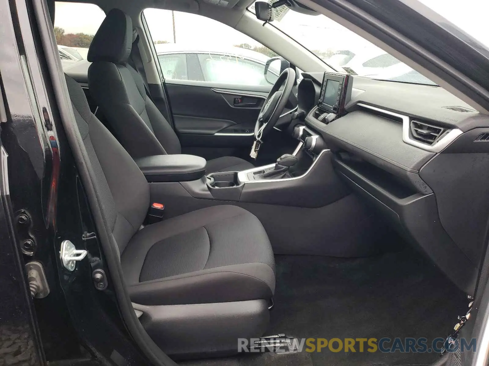 5 Photograph of a damaged car 2T3F1RFVXLW116739 TOYOTA RAV4 2020