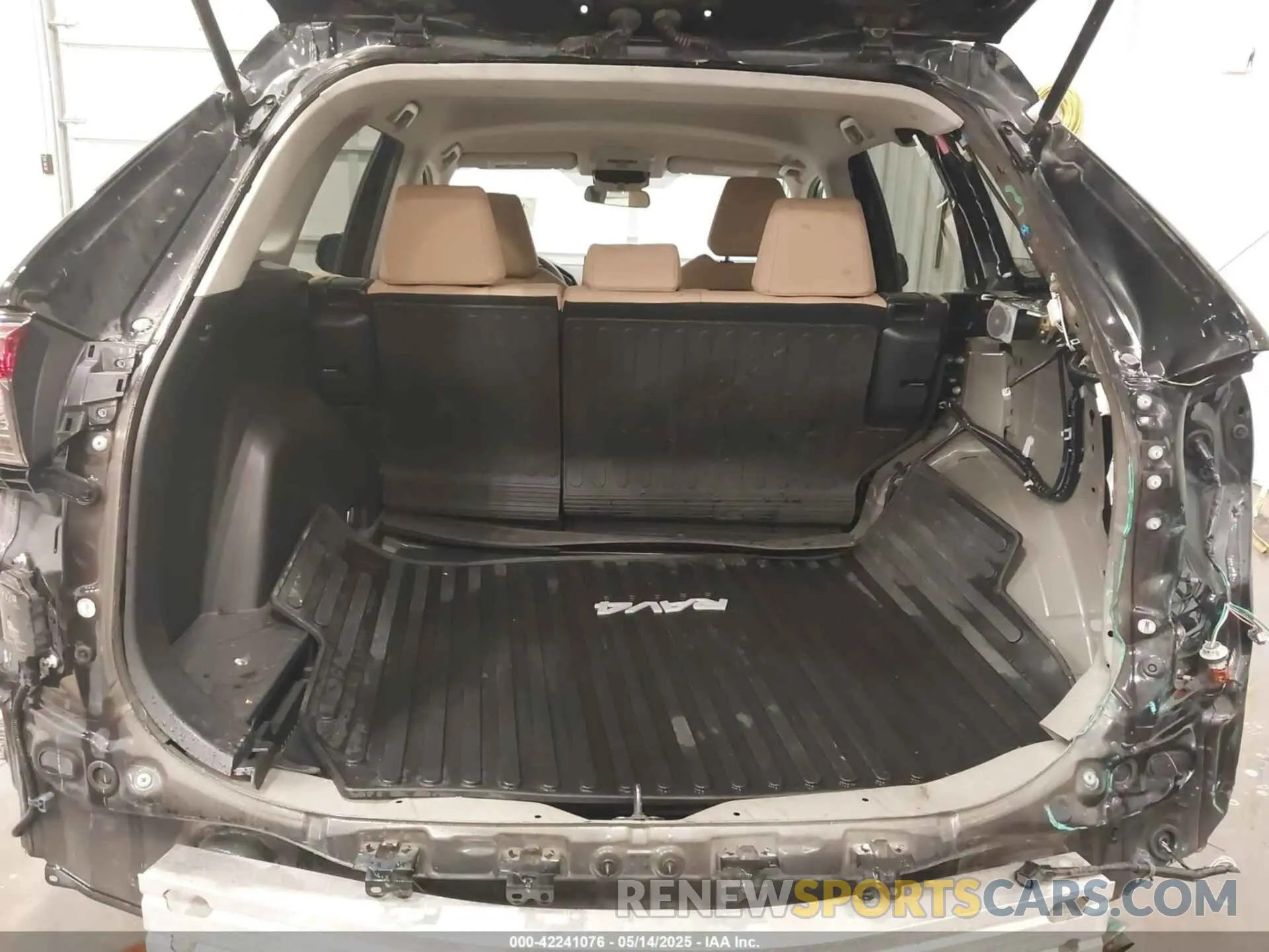 18 Фотография поврежденного автомобиля 2T3G1RFV1LW104628 TOYOTA RAV4 2020
