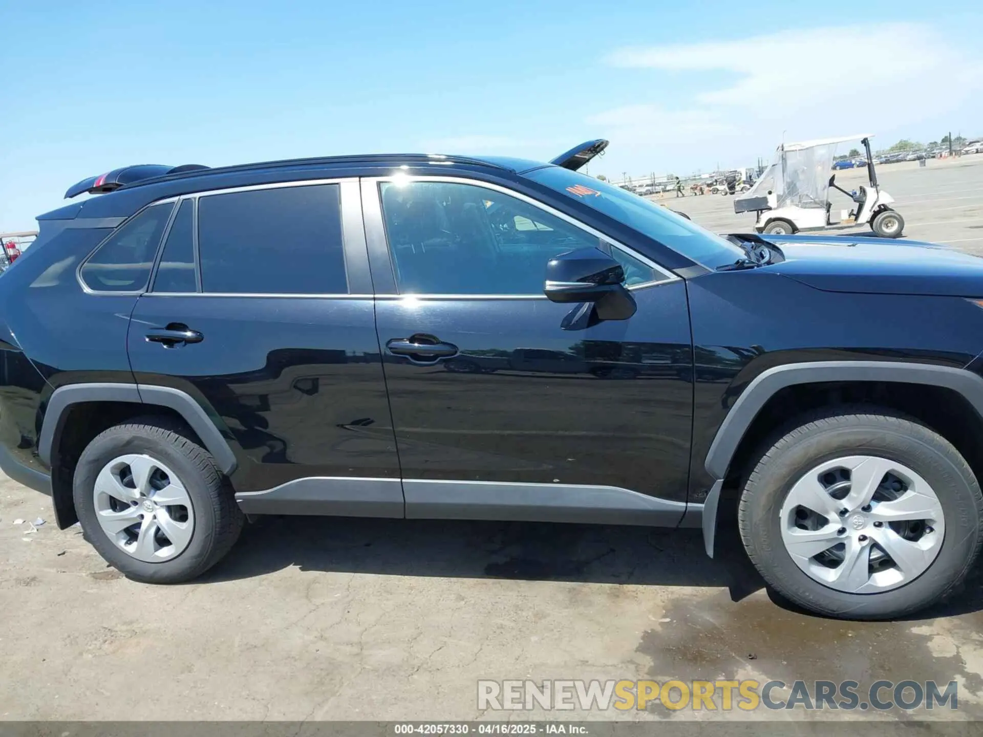 13 Photograph of a damaged car 2T3G1RFV3LW098394 TOYOTA RAV4 2020