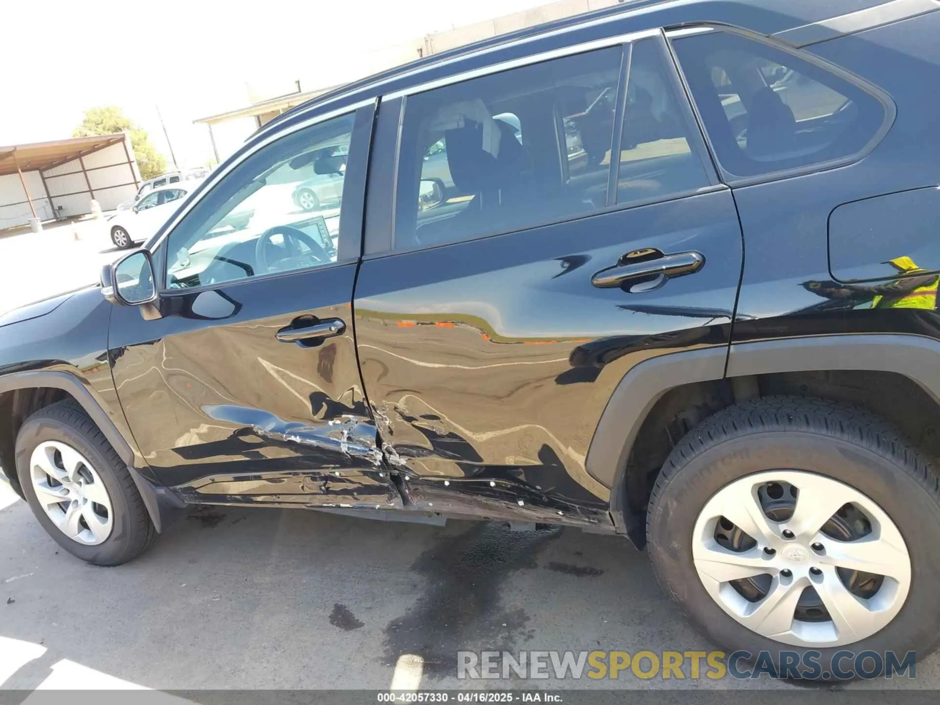 14 Photograph of a damaged car 2T3G1RFV3LW098394 TOYOTA RAV4 2020