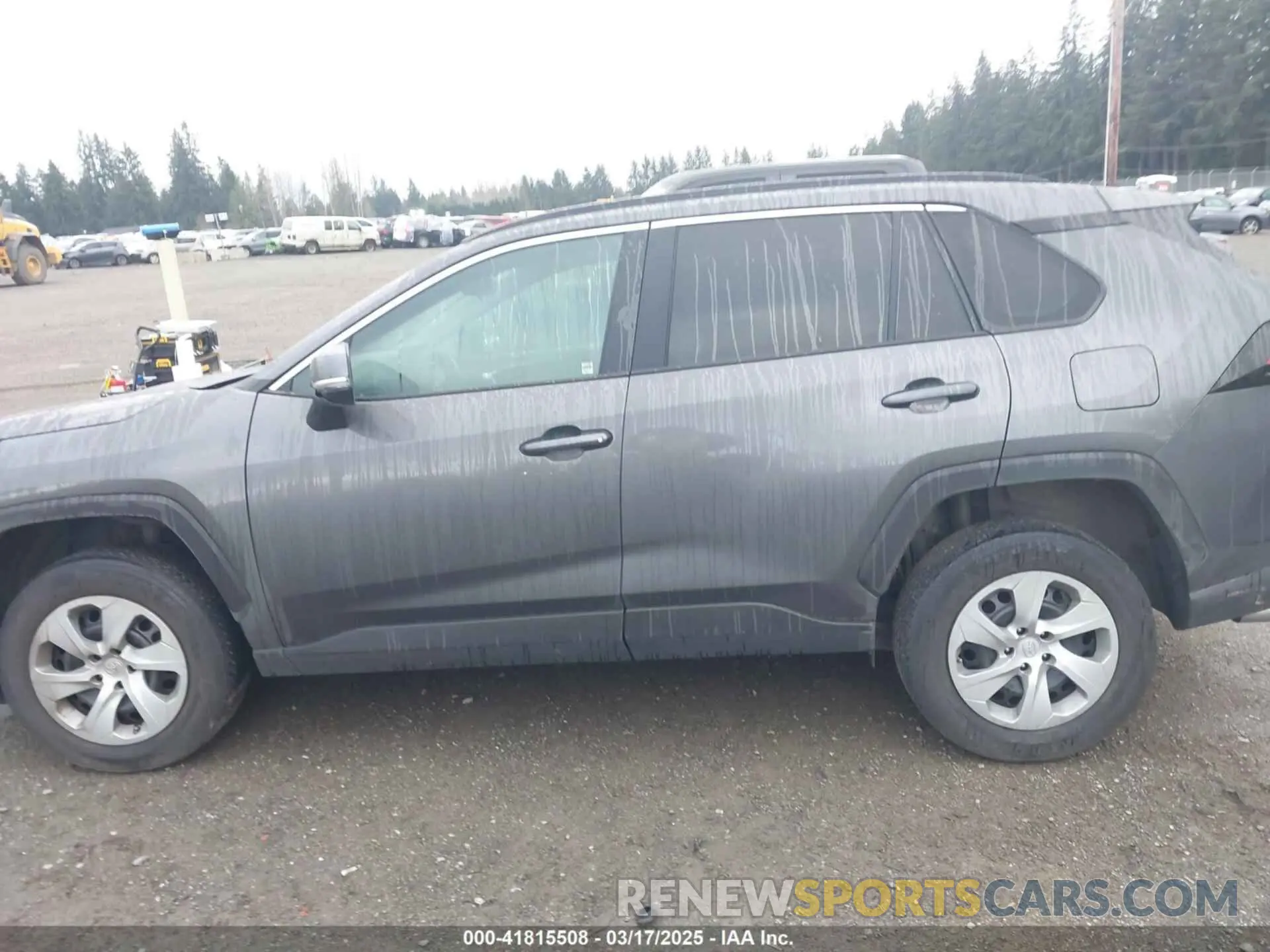 14 Photograph of a damaged car 2T3G1RFV3LW101603 TOYOTA RAV4 2020