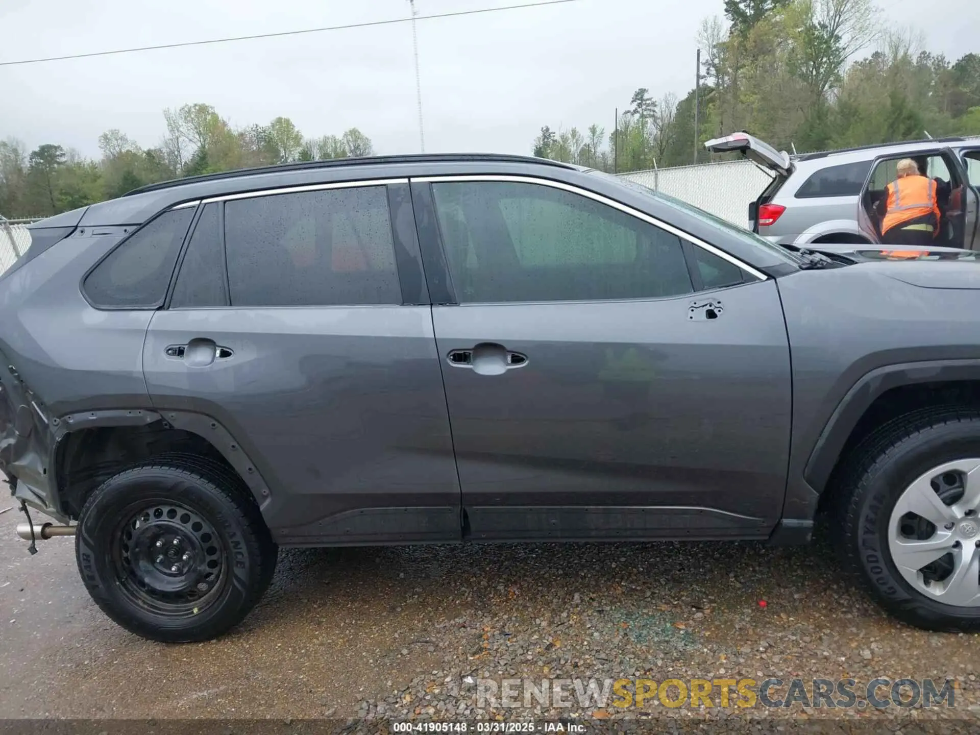 14 Photograph of a damaged car 2T3G1RFV4LC091052 TOYOTA RAV4 2020