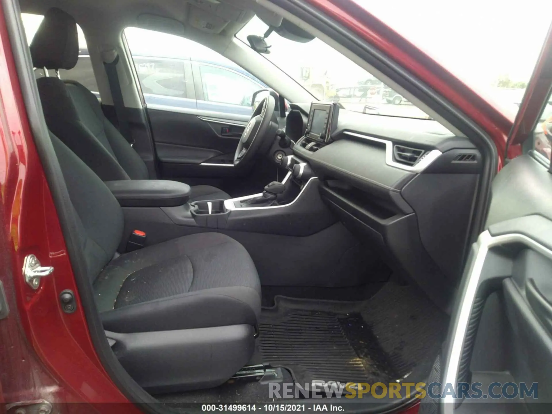 5 Photograph of a damaged car 2T3G1RFV4LC124552 TOYOTA RAV4 2020