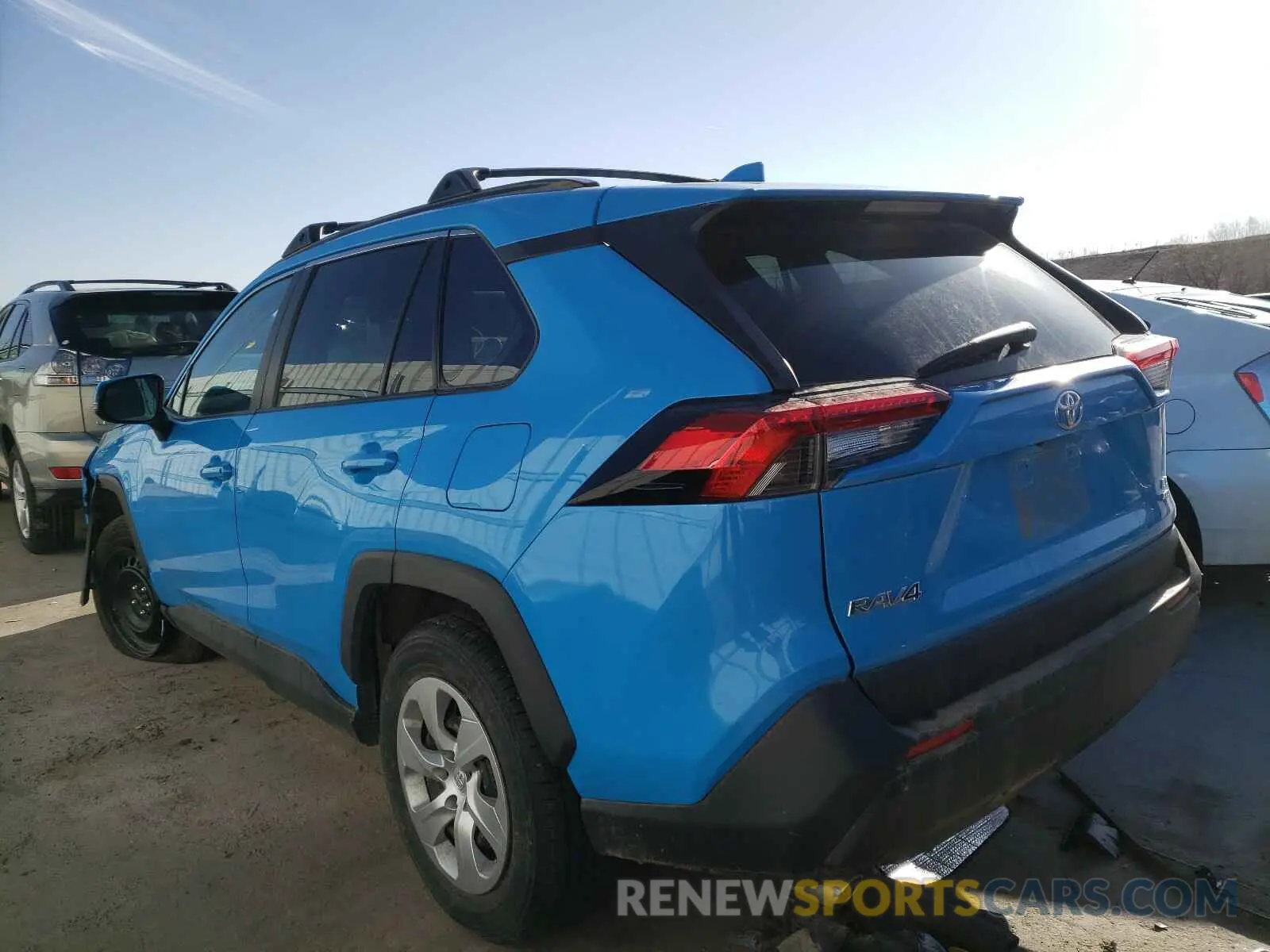3 Photograph of a damaged car 2T3G1RFV8LC065070 TOYOTA RAV4 2020