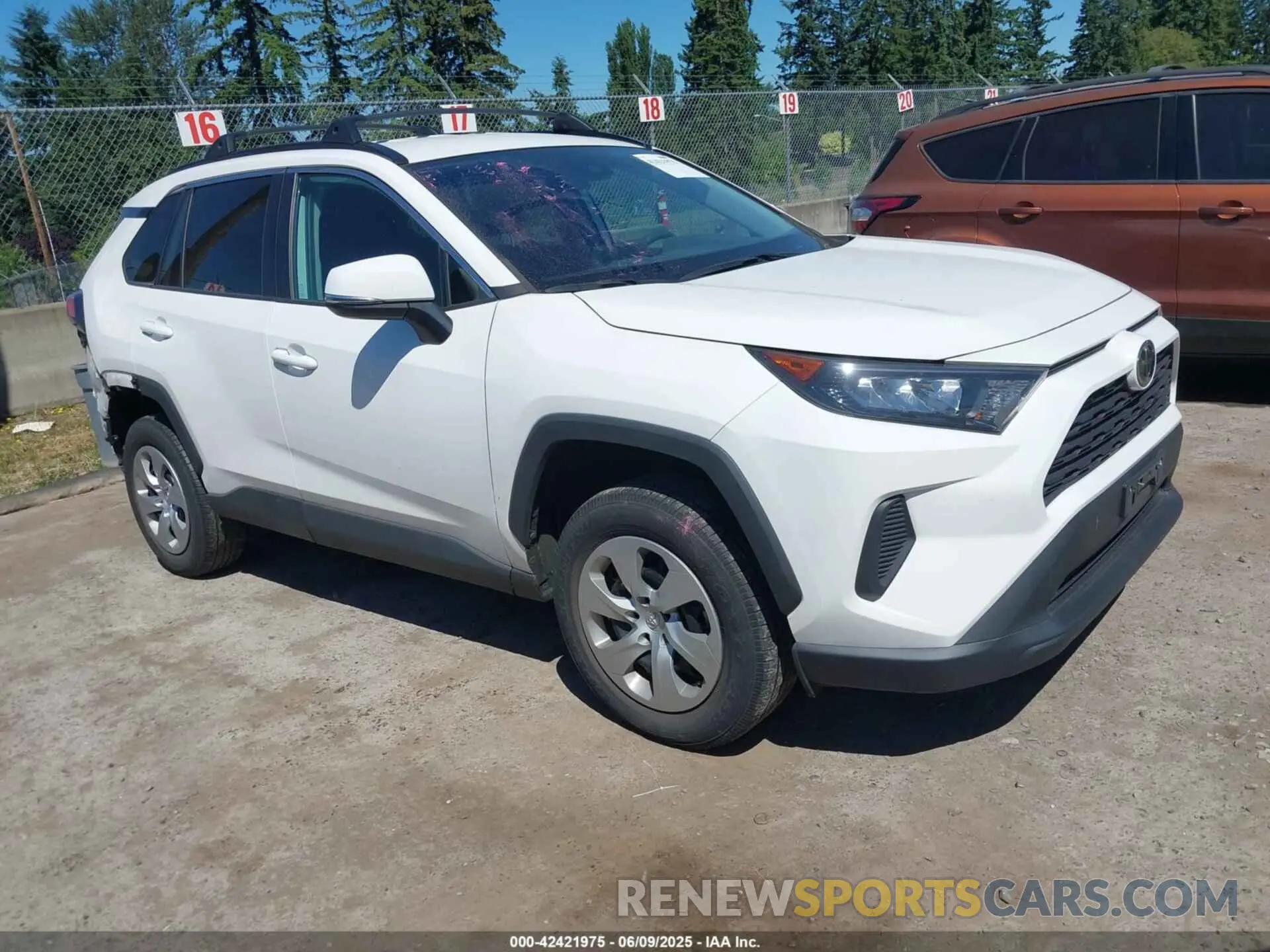 1 Photograph of a damaged car 2T3G1RFV8LC105048 TOYOTA RAV4 2020
