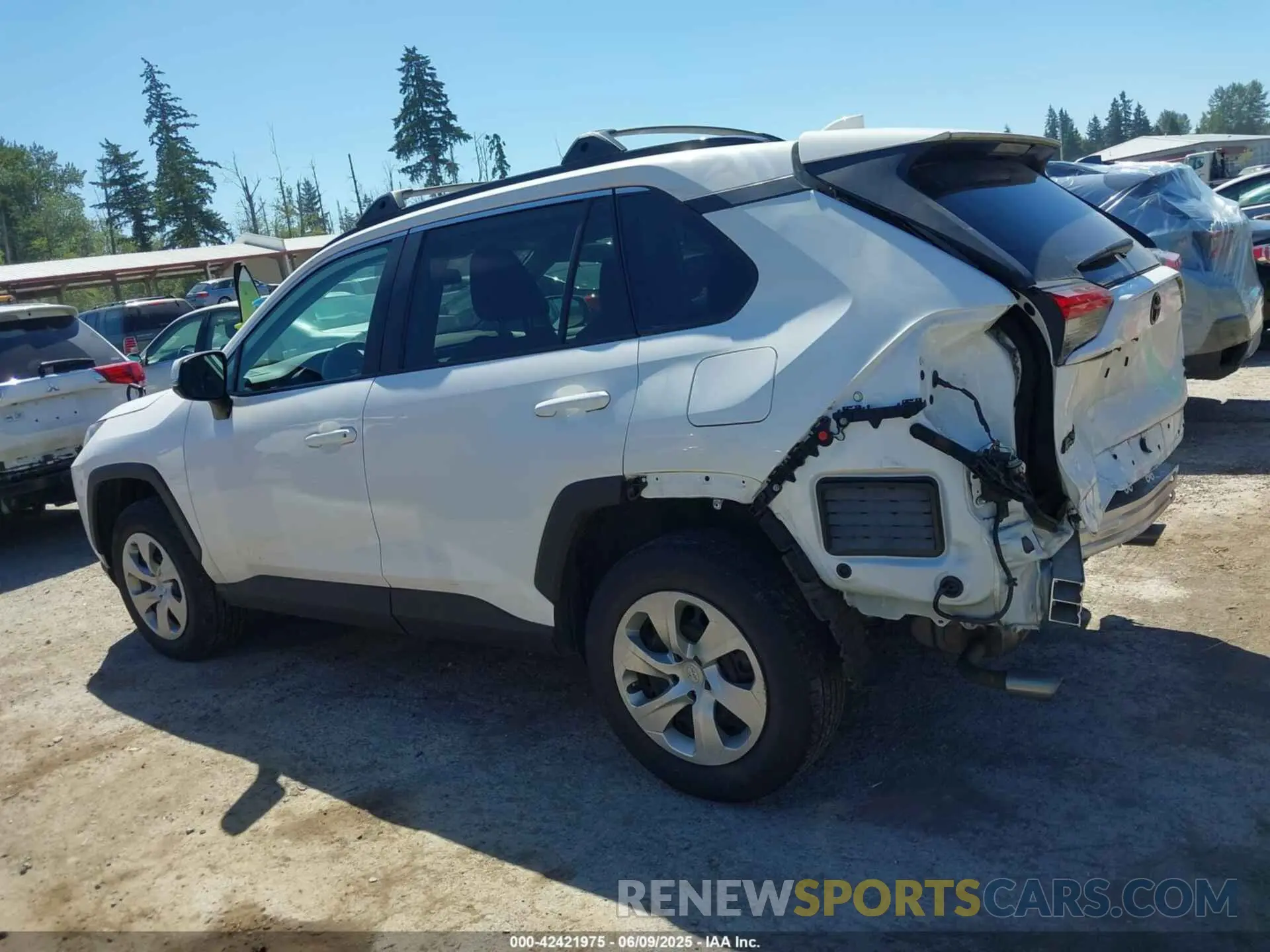 15 Photograph of a damaged car 2T3G1RFV8LC105048 TOYOTA RAV4 2020