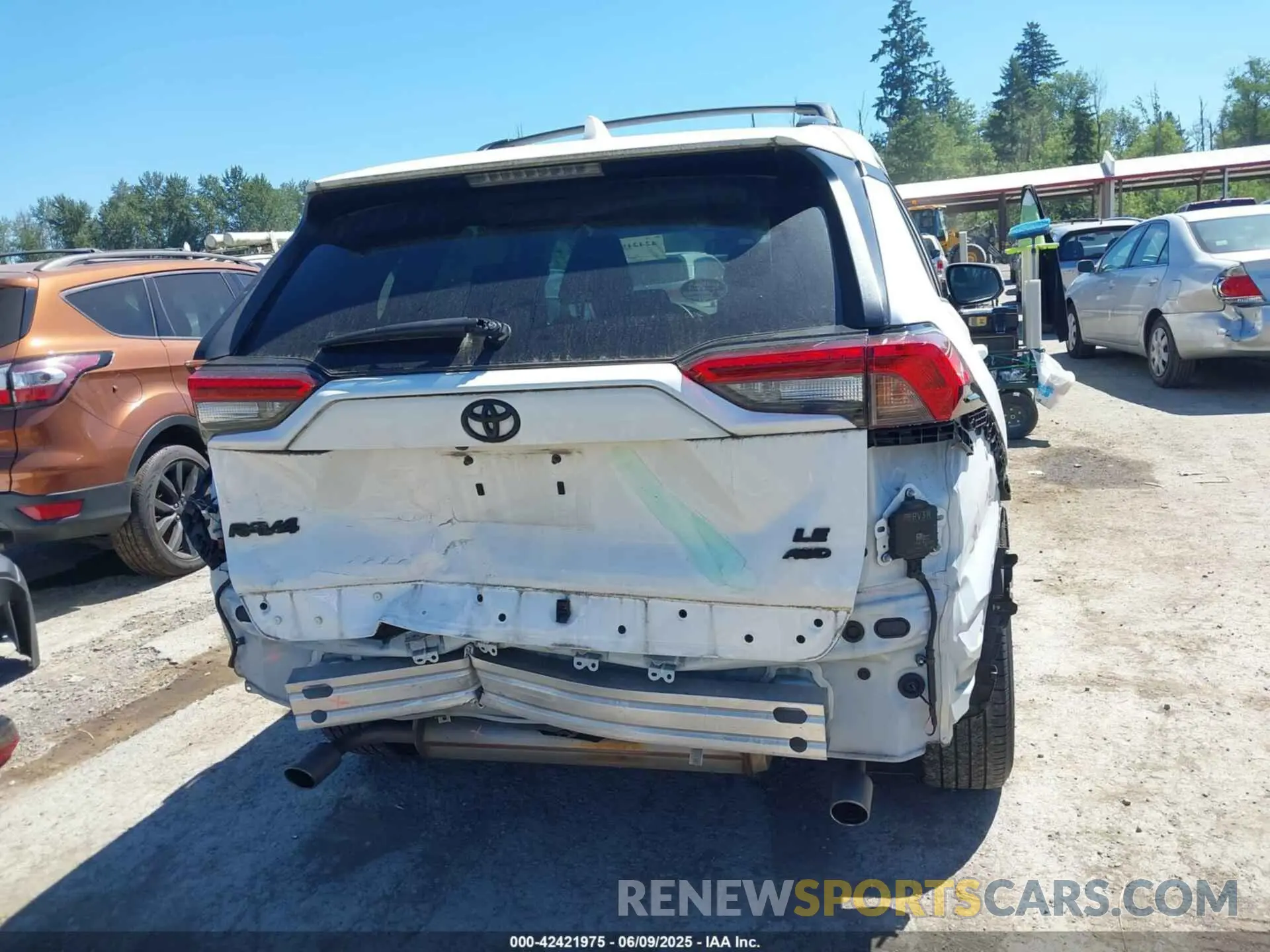 17 Photograph of a damaged car 2T3G1RFV8LC105048 TOYOTA RAV4 2020