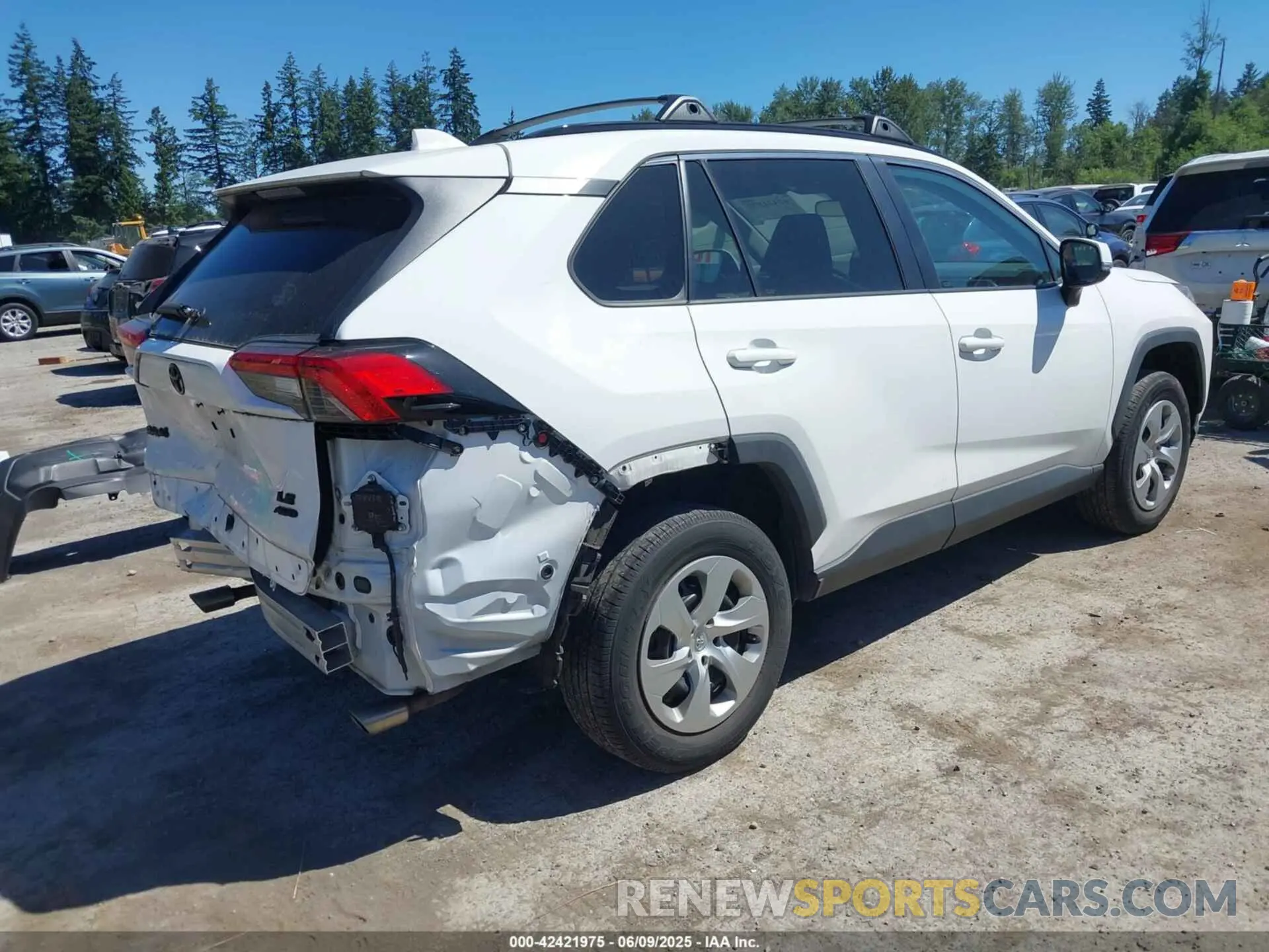 4 Photograph of a damaged car 2T3G1RFV8LC105048 TOYOTA RAV4 2020