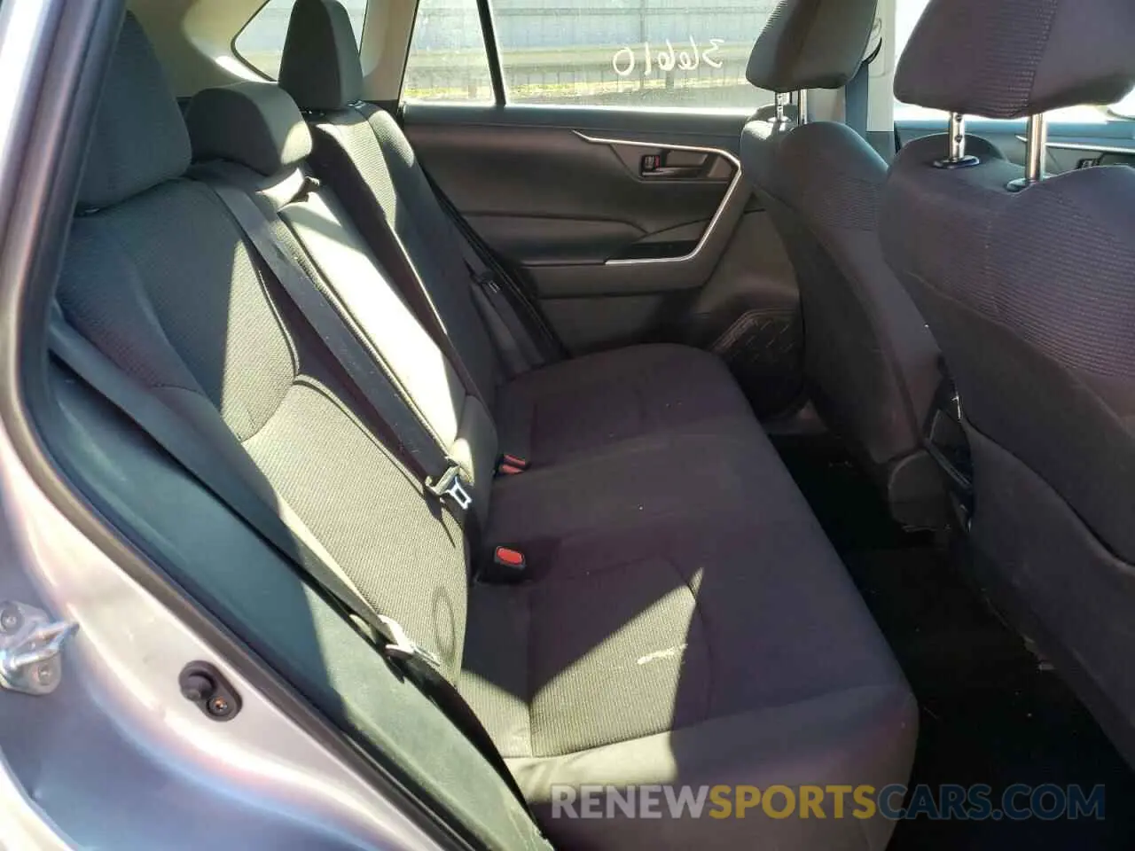 6 Фотография поврежденного автомобиля 2T3G1RFV9LC103292 TOYOTA RAV4 2020