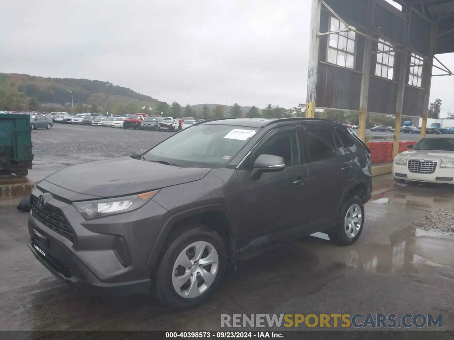 2 Photograph of a damaged car 2T3G1RFVXLW121301 TOYOTA RAV4 2020