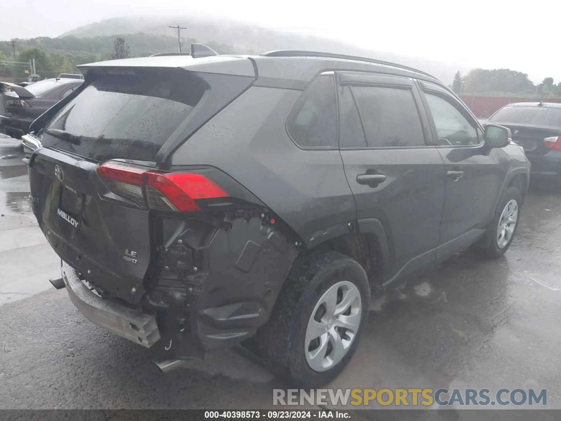4 Photograph of a damaged car 2T3G1RFVXLW121301 TOYOTA RAV4 2020