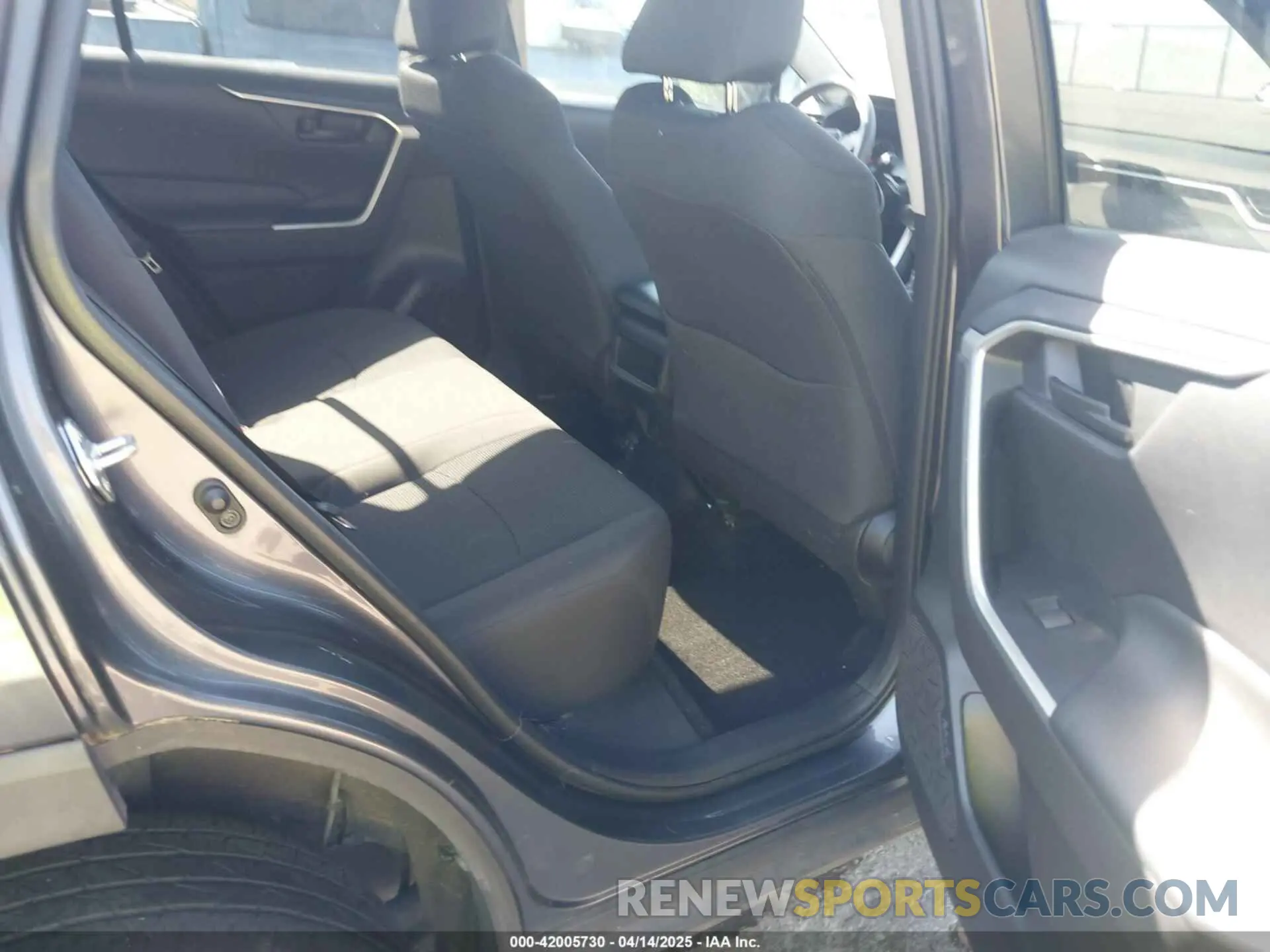 8 Фотография поврежденного автомобиля 2T3H1RFV0LC040474 TOYOTA RAV4 2020