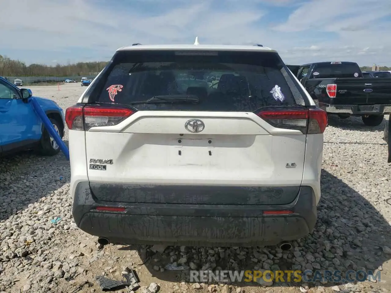 6 Photograph of a damaged car 2T3H1RFV0LC078271 TOYOTA RAV4 2020